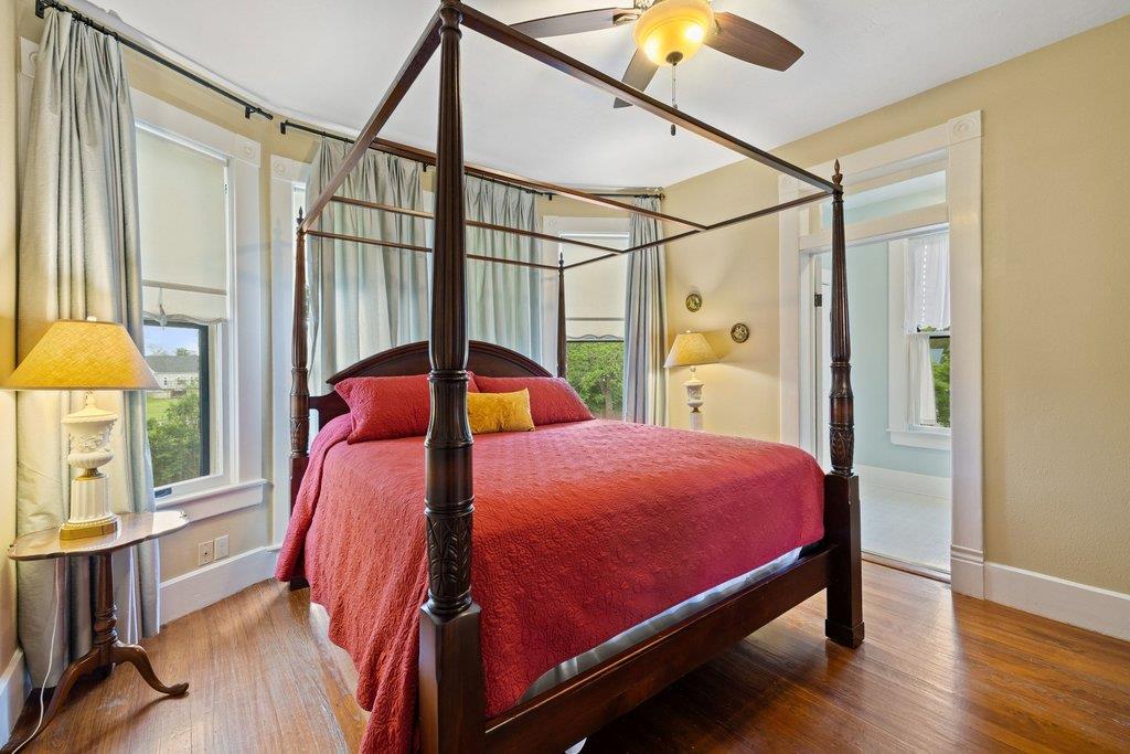 819 Hackberry St, Taylor, TX 76574