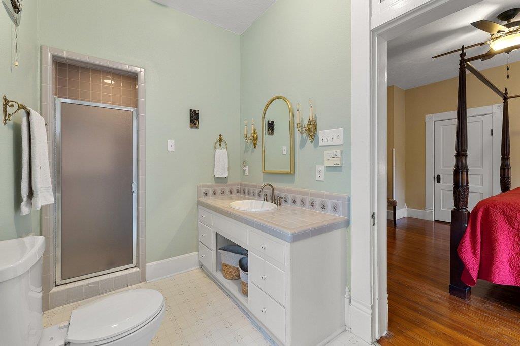 819 Hackberry St, Taylor, TX 76574