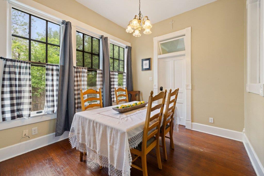 819 Hackberry St, Taylor, TX 76574