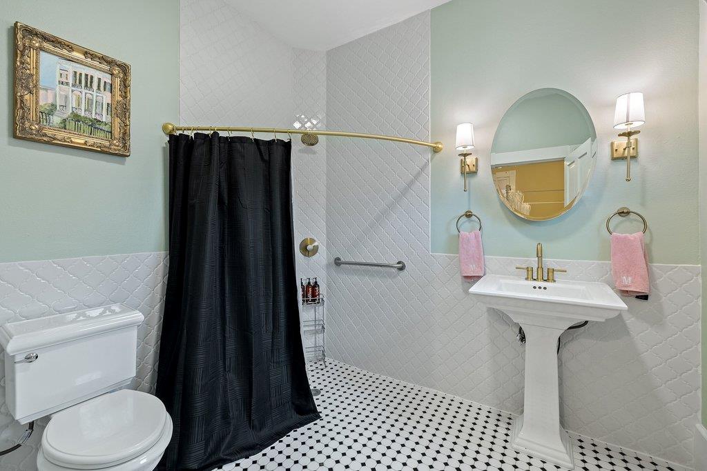 819 Hackberry St, Taylor, TX 76574