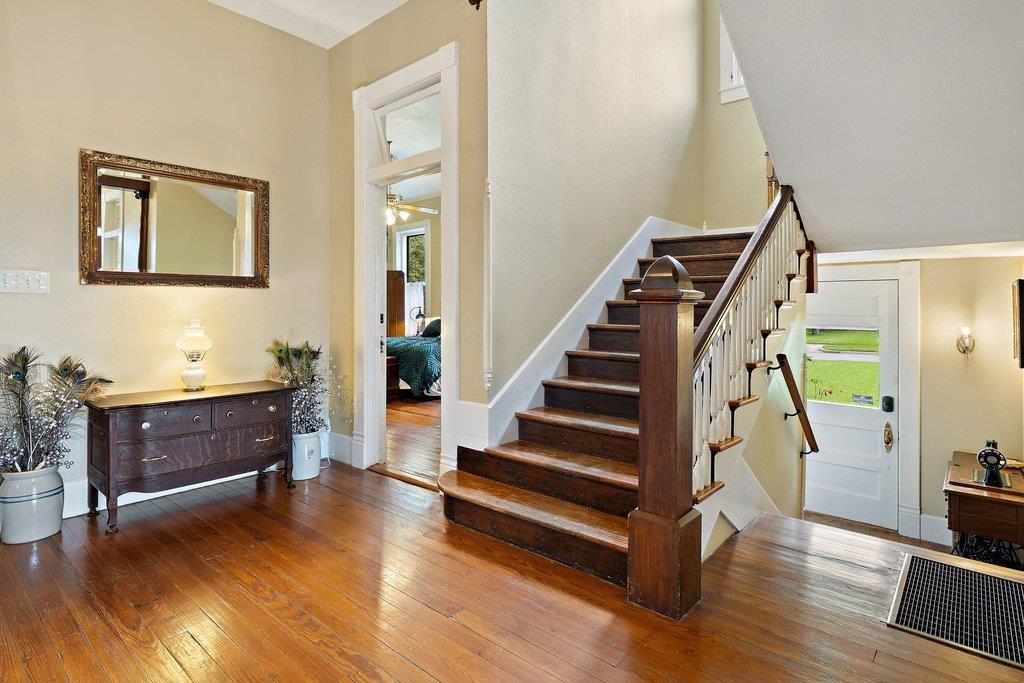 819 Hackberry St, Taylor, TX 76574