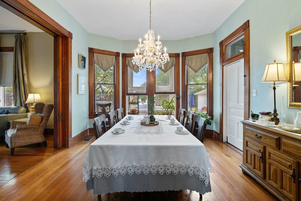 819 Hackberry St, Taylor, TX 76574