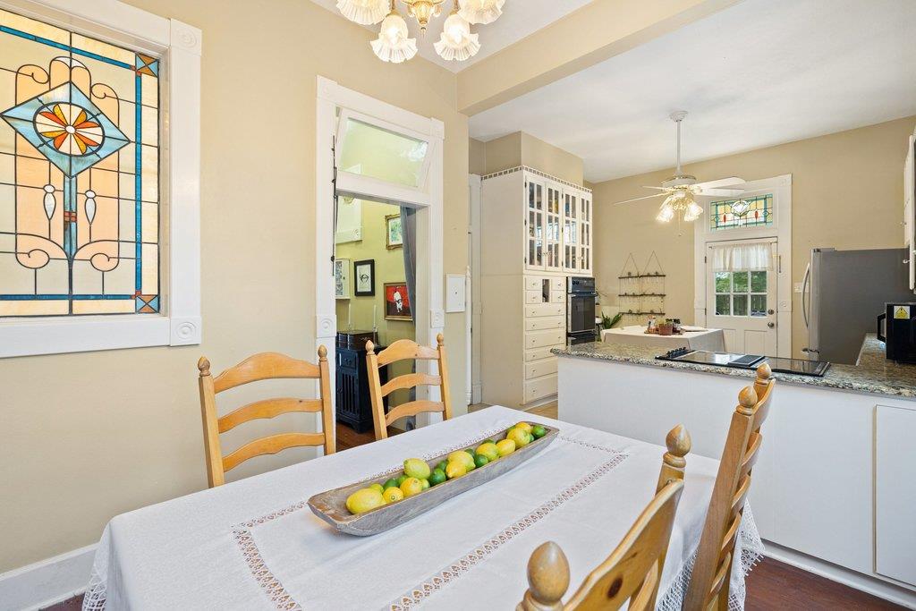 819 Hackberry St, Taylor, TX 76574