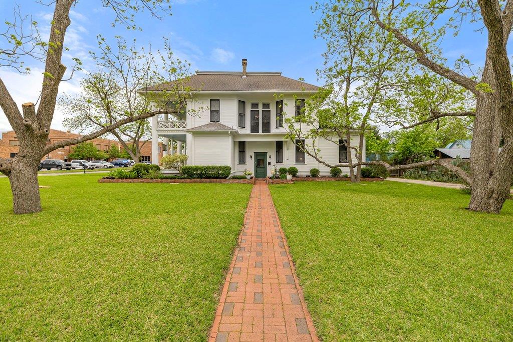 819 Hackberry St, Taylor, TX 76574