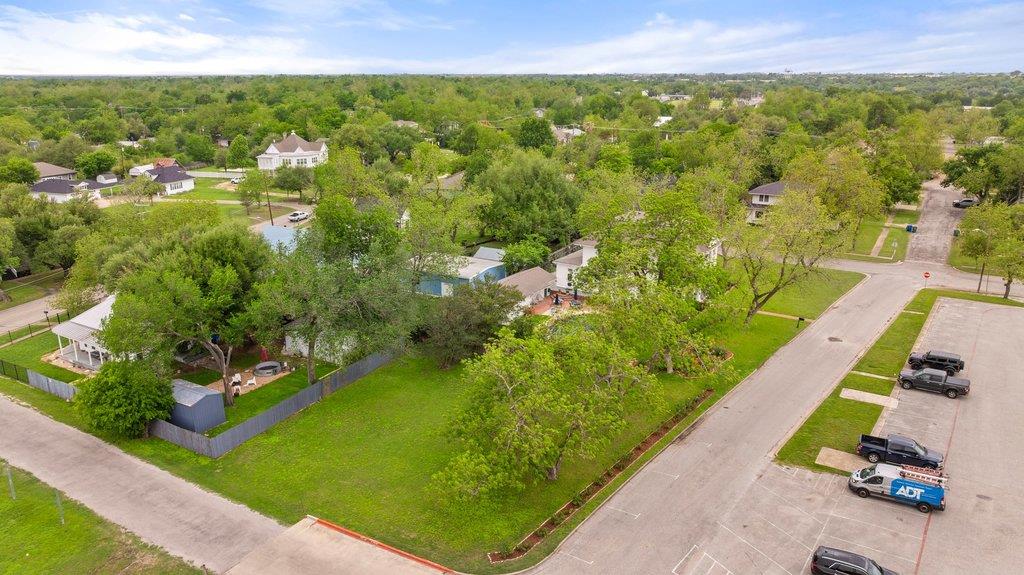 819 Hackberry St, Taylor, TX 76574