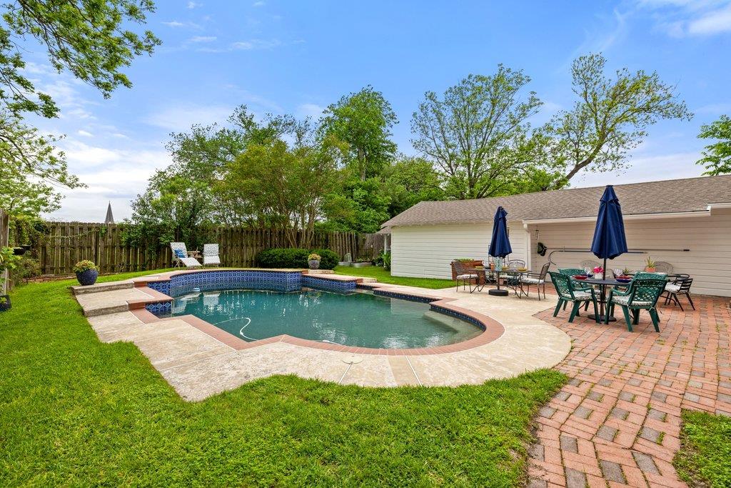 819 Hackberry St, Taylor, TX 76574