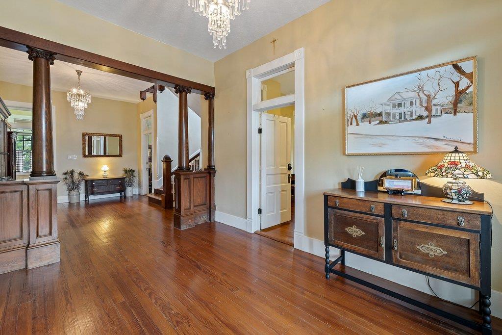 819 Hackberry St, Taylor, TX 76574