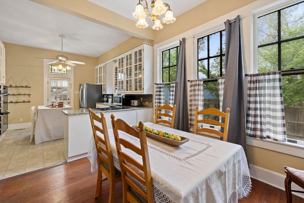 819 Hackberry St, Taylor, TX 76574