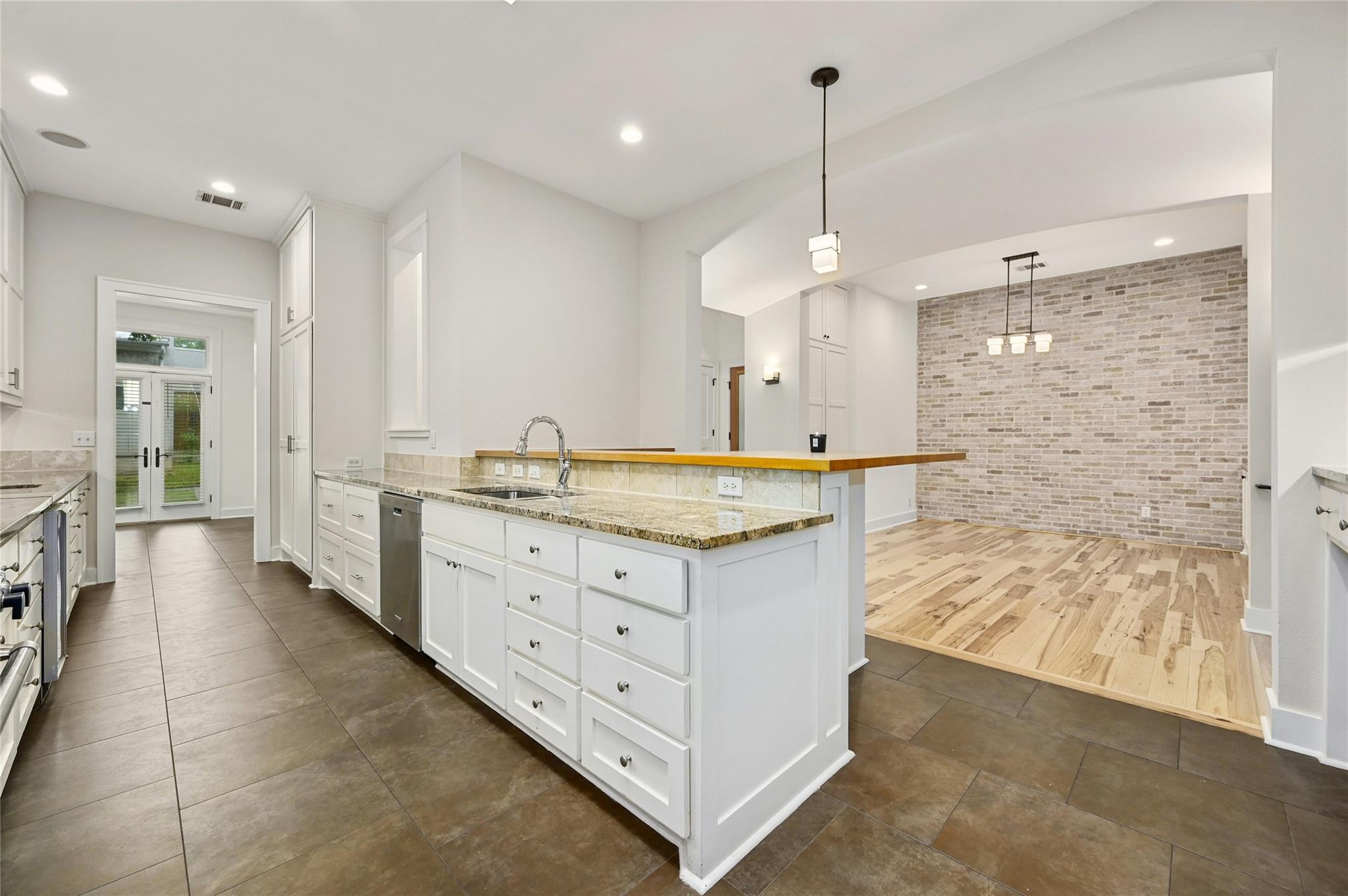 1205 Norwalk Ln # D, Austin, TX 78703