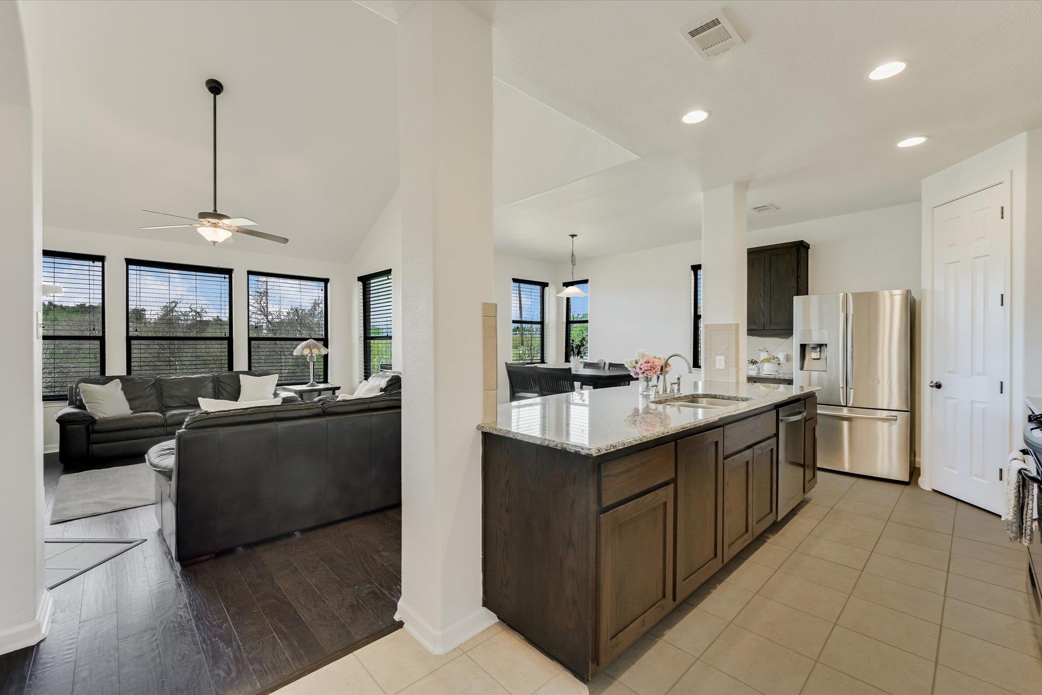 128 W Adelanta Pl, Round Rock, TX 78681