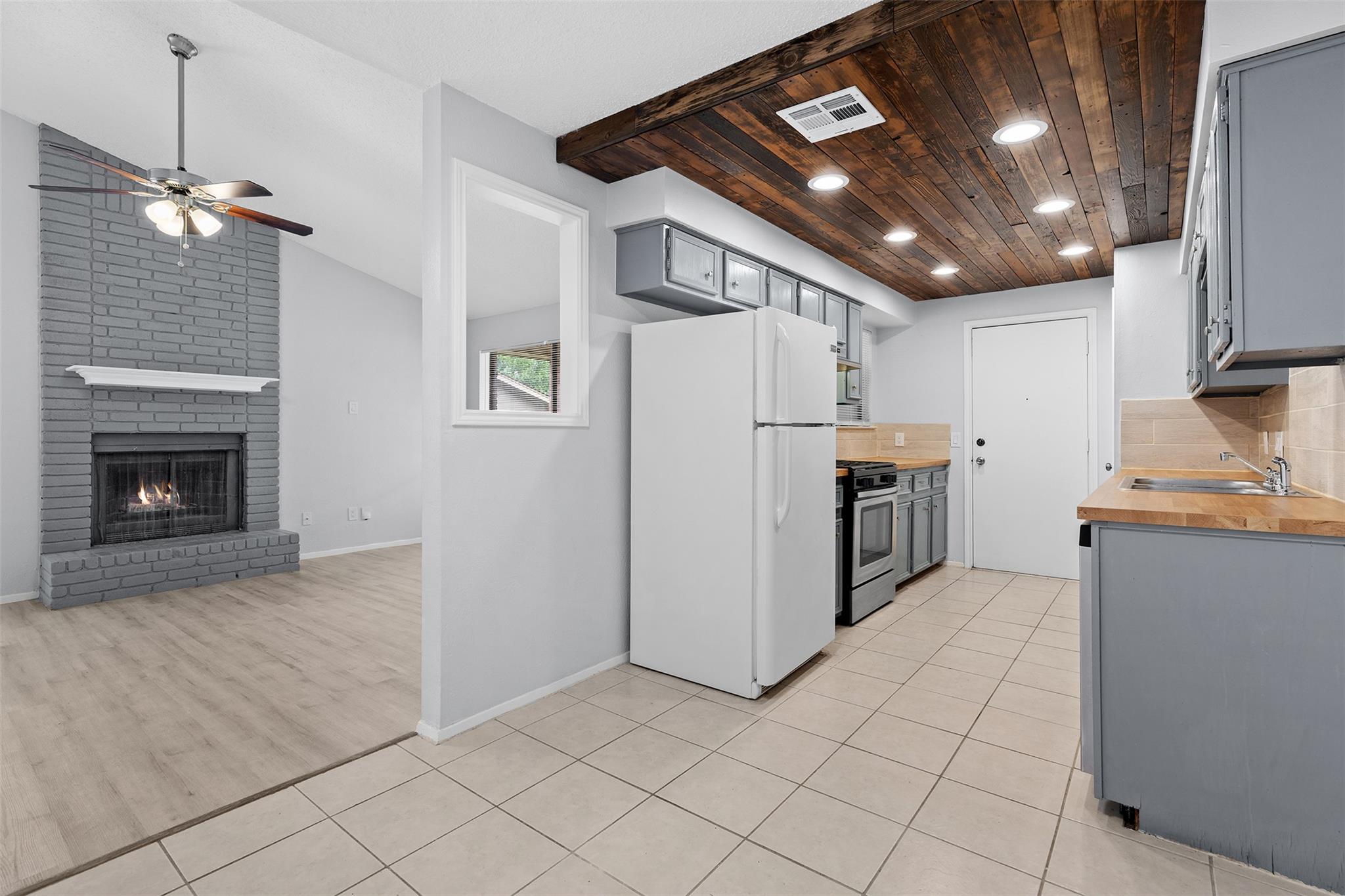 618 Rollingway Dr # B, Round Rock, TX 78681