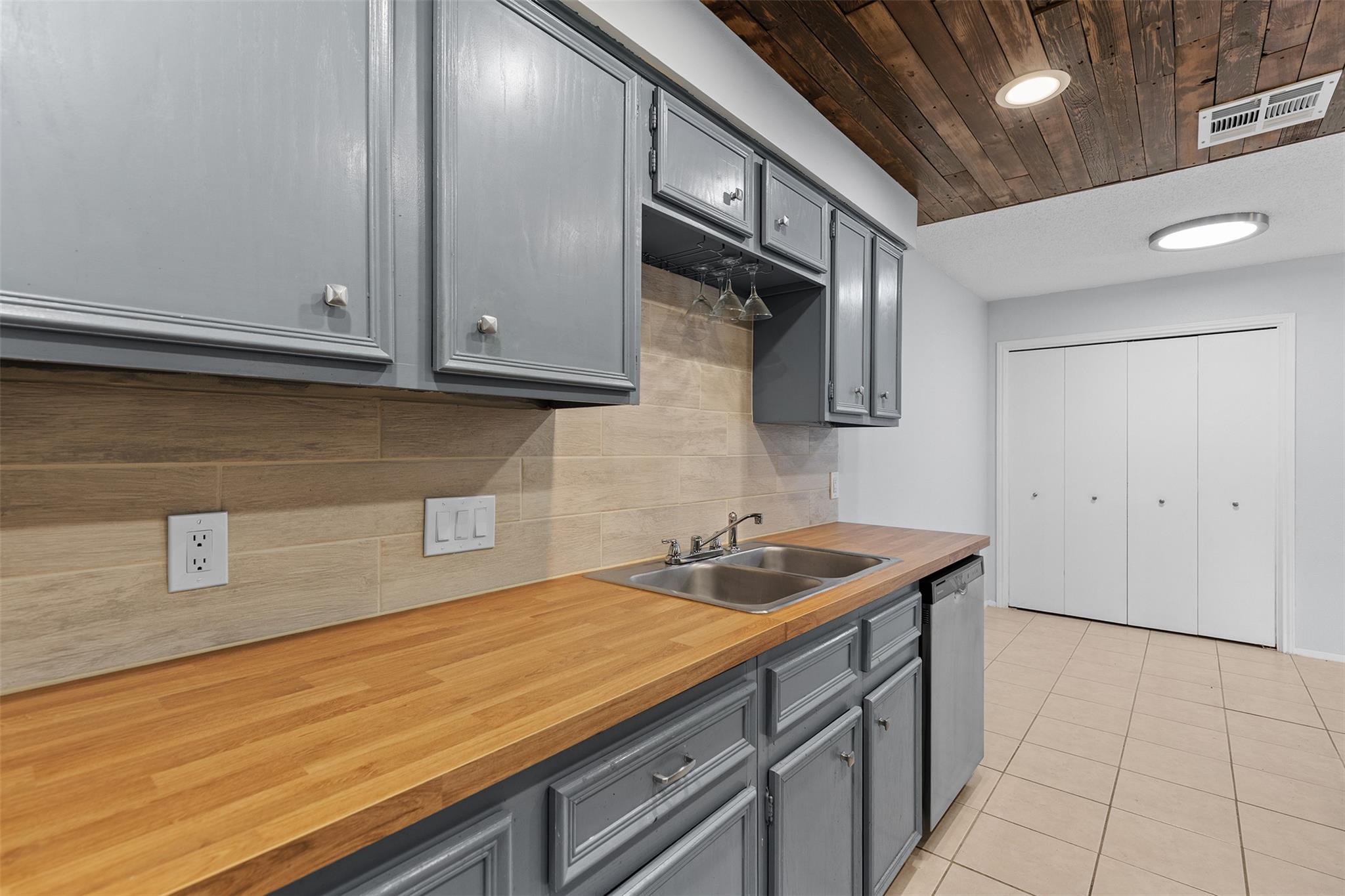 618 Rollingway Dr # B, Round Rock, TX 78681