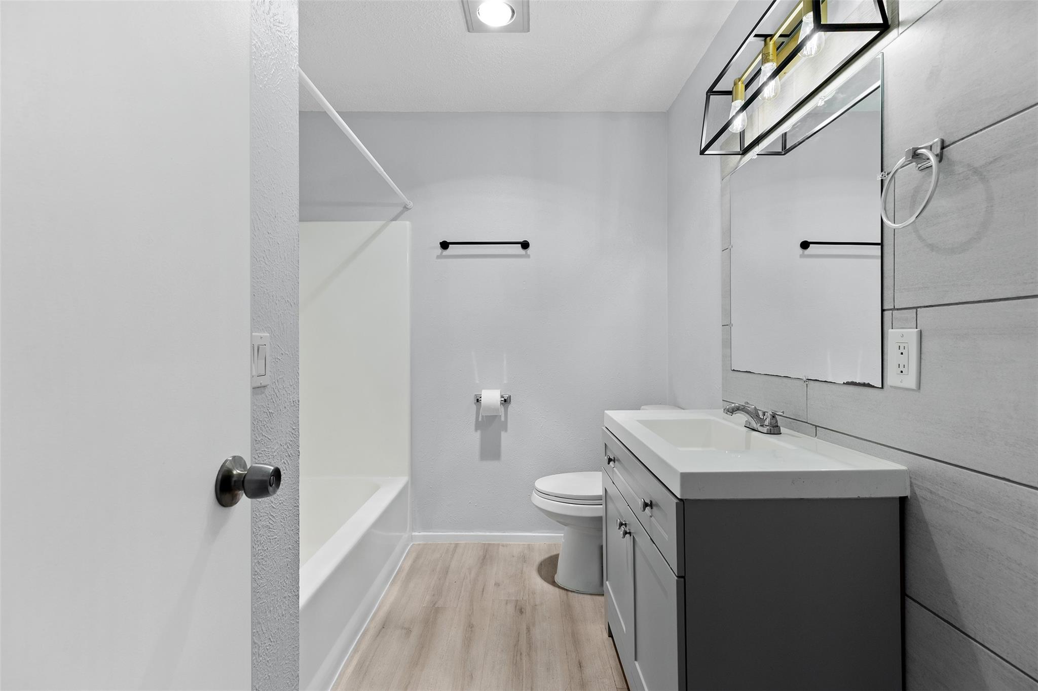 618 Rollingway Dr # B, Round Rock, TX 78681