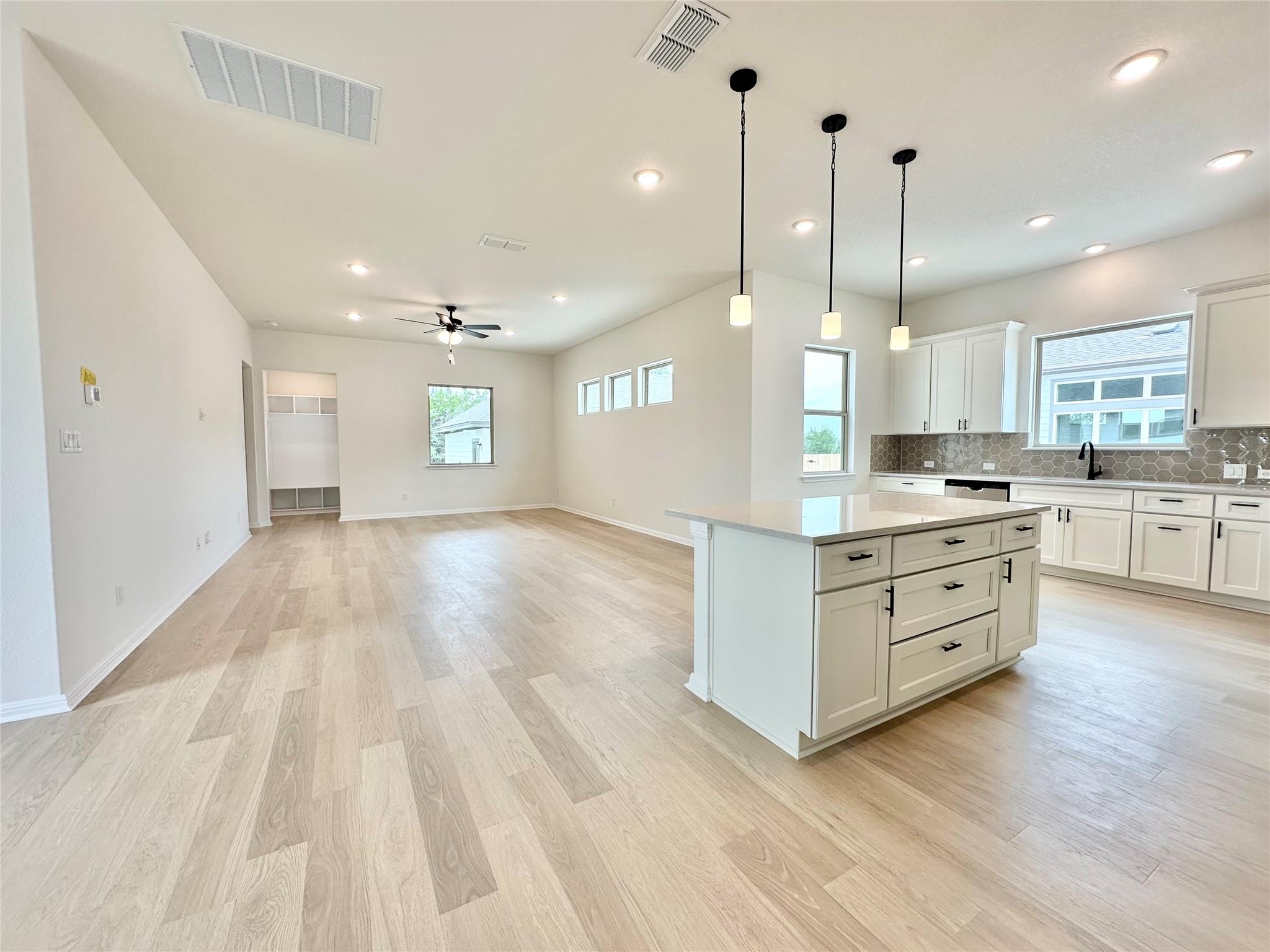 436 Treadwell Ln, Kyle, TX 78640