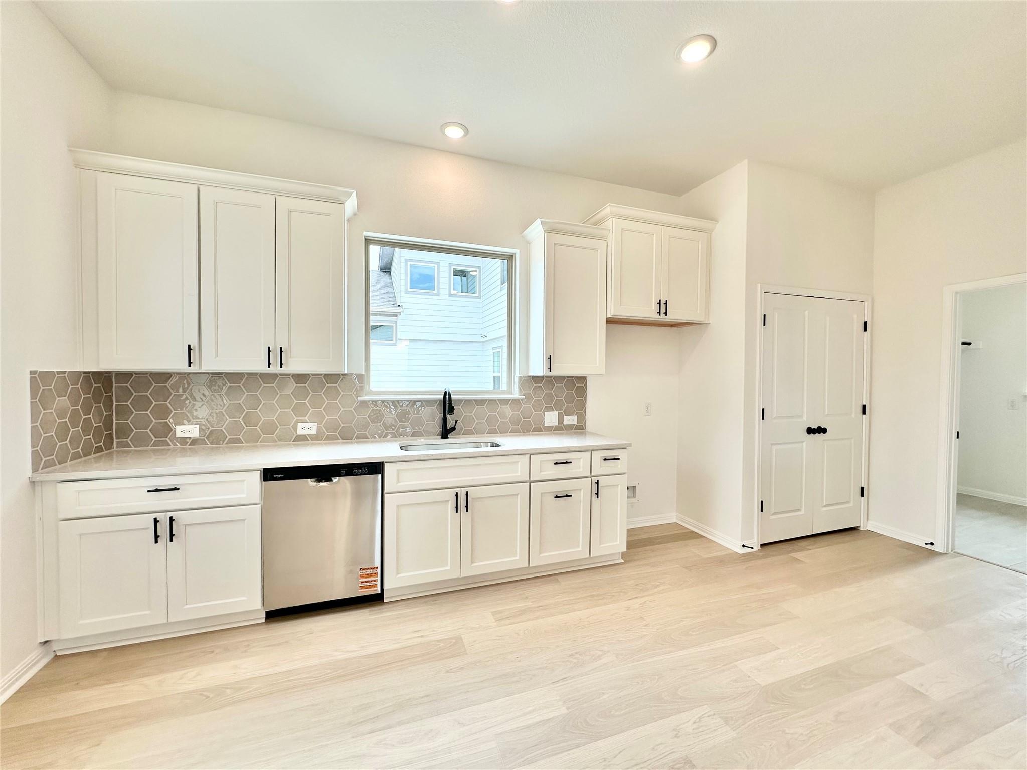 436 Treadwell Ln, Kyle, TX 78640