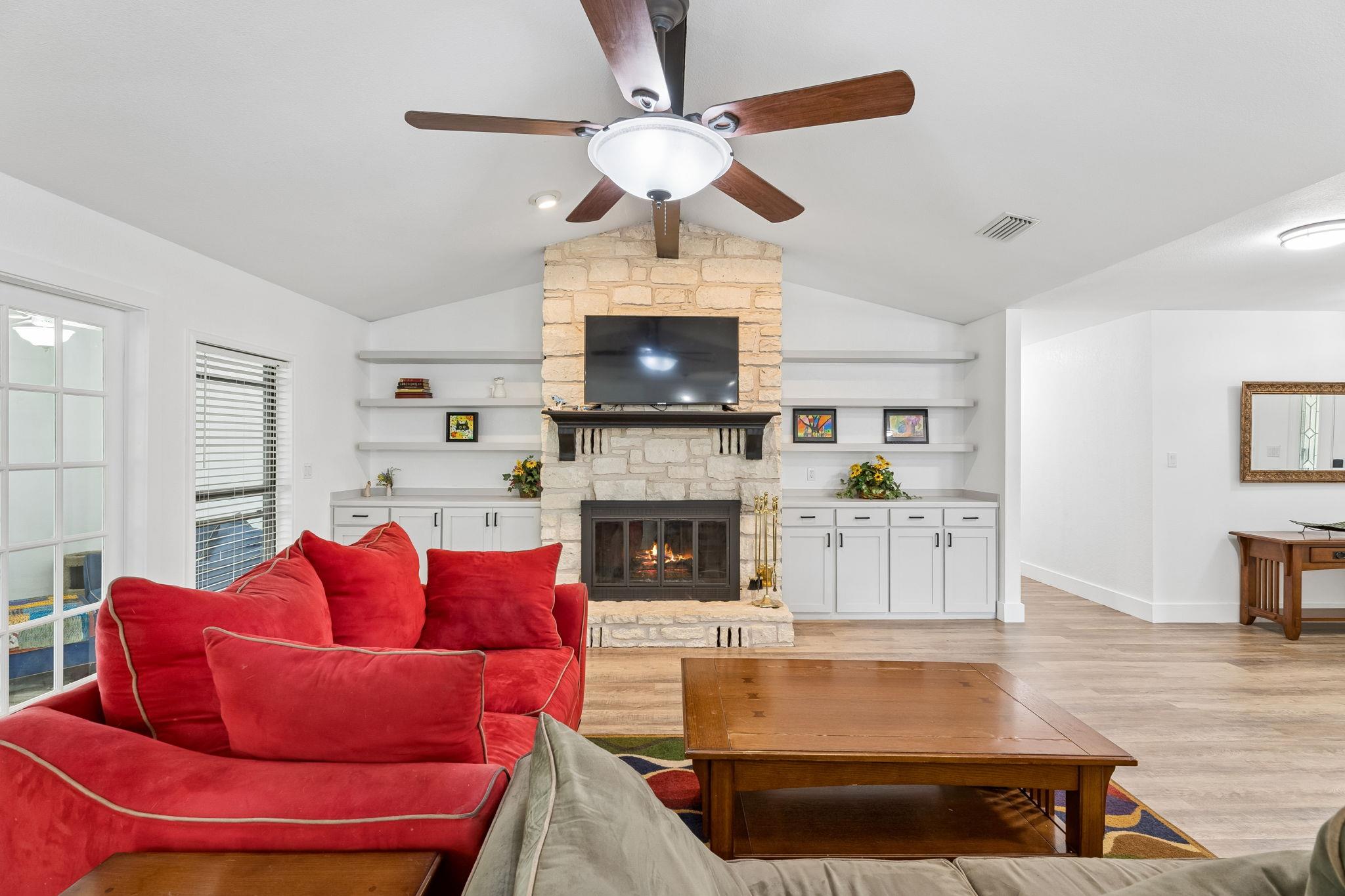 114 Cedar Dr, Mountain City, TX 78610