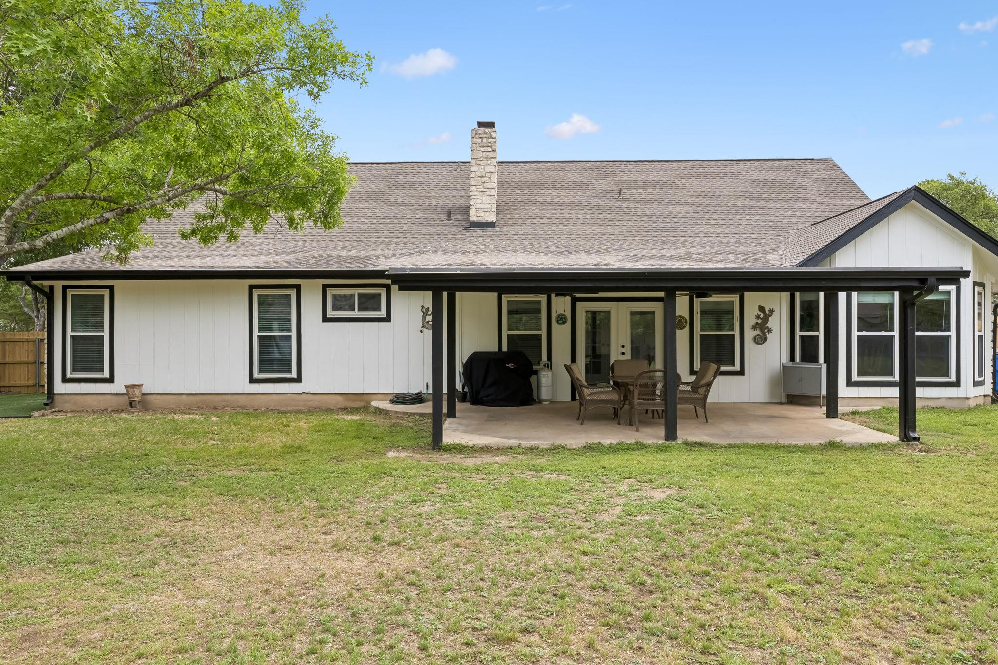 114 Cedar Dr, Mountain City, TX 78610