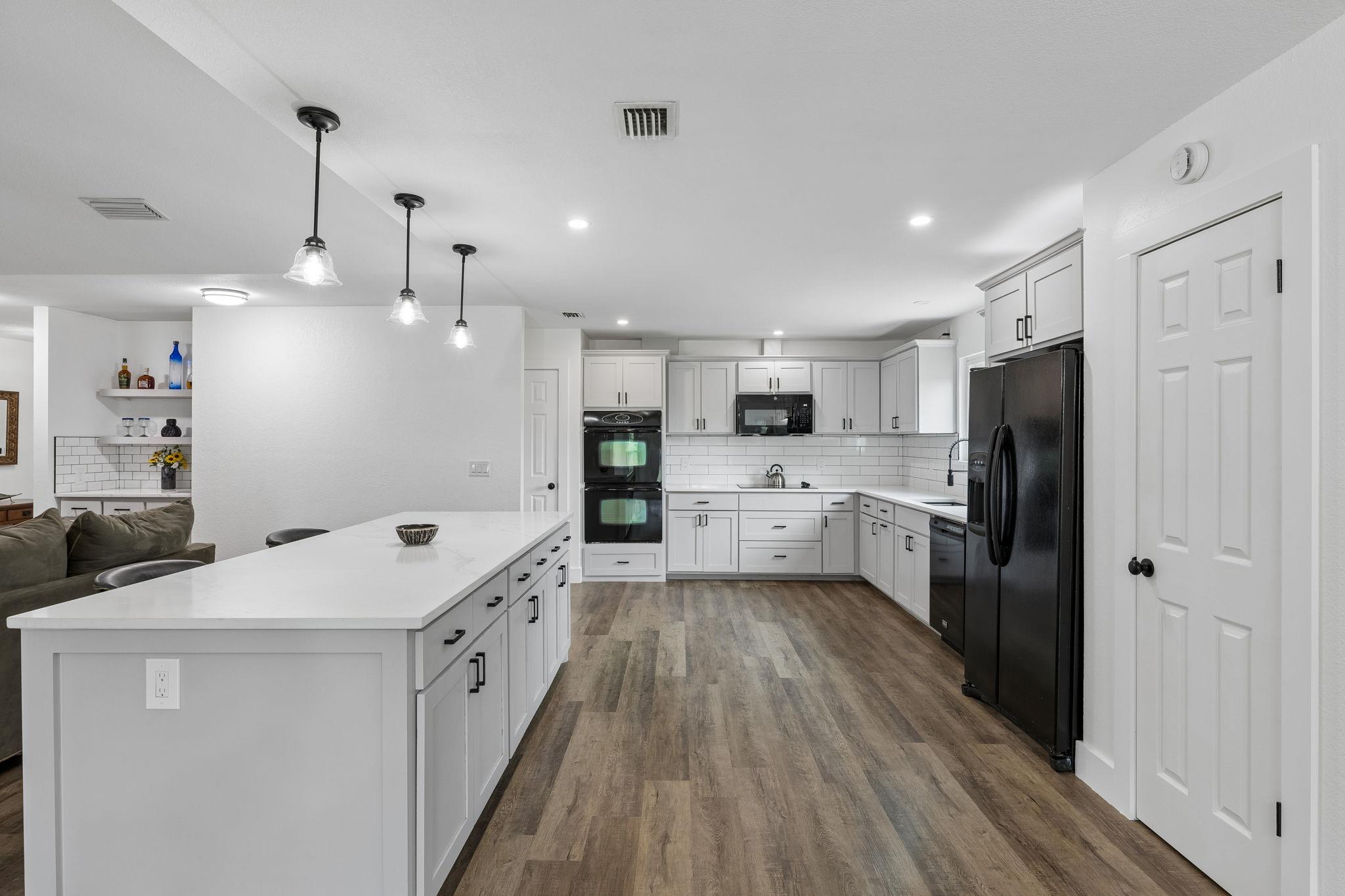 114 Cedar Dr, Mountain City, TX 78610