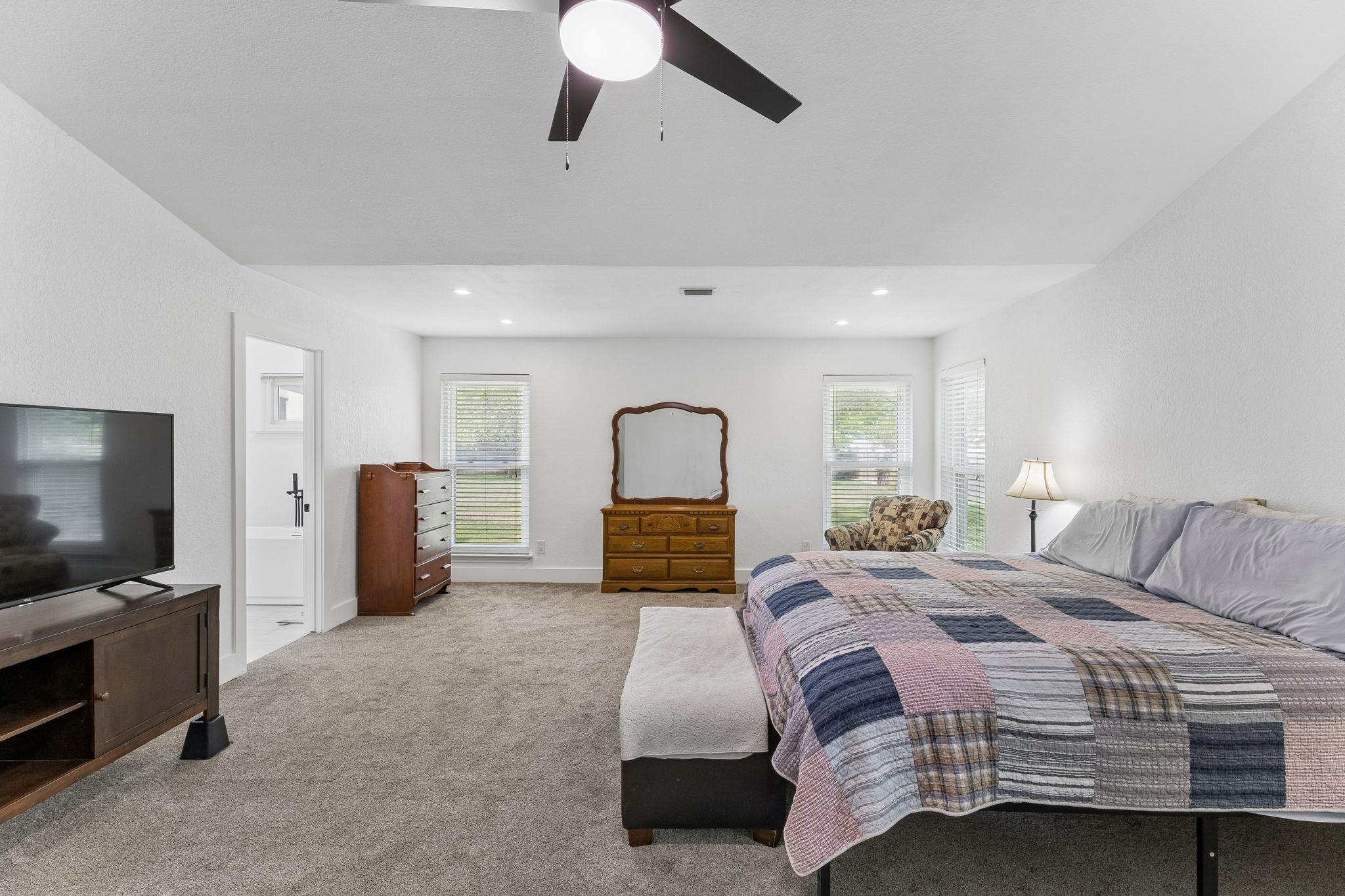 114 Cedar Dr, Mountain City, TX 78610