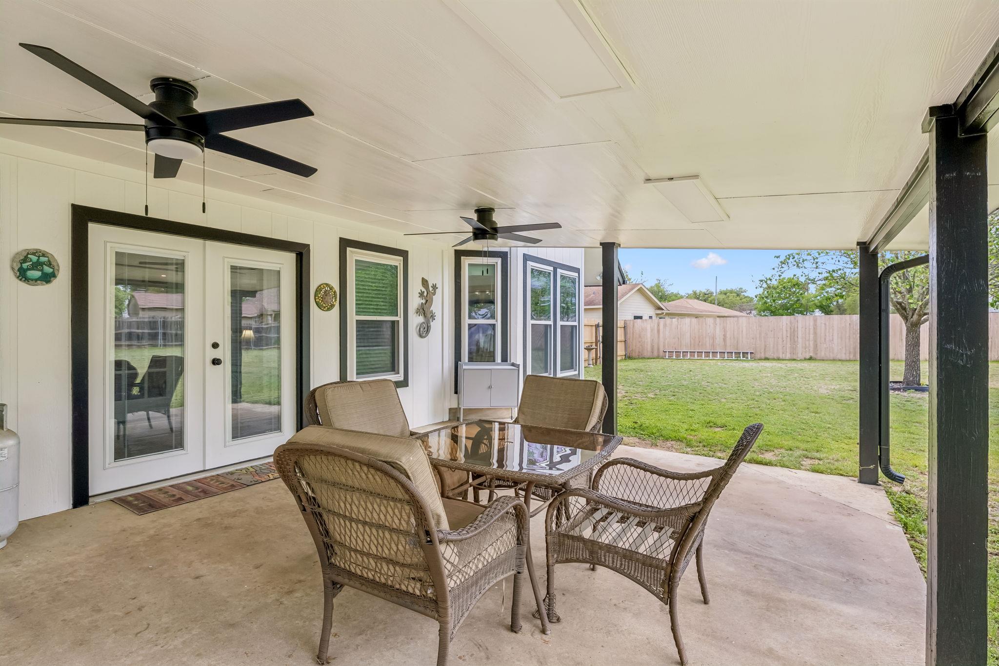 114 Cedar Dr, Mountain City, TX 78610