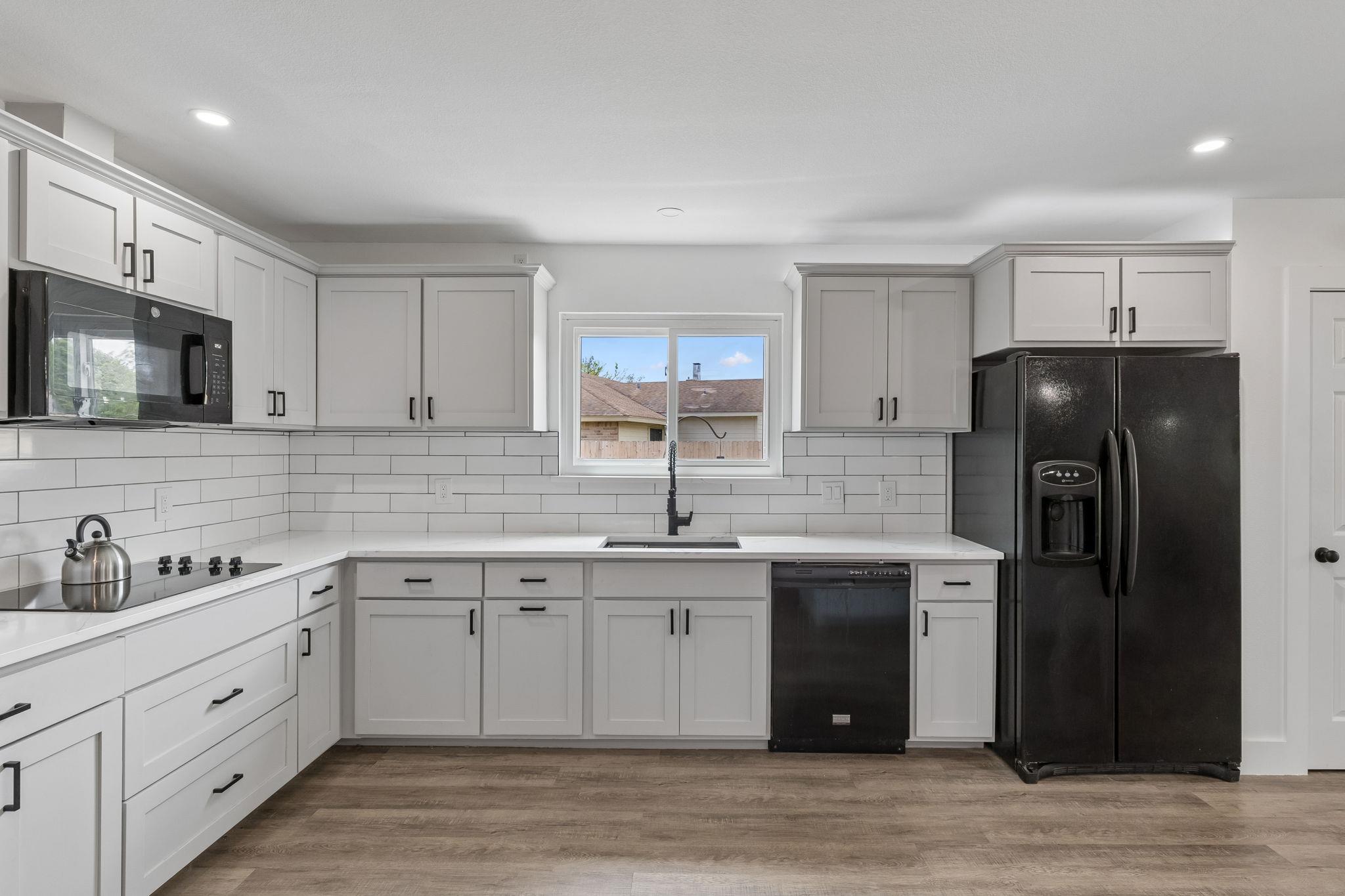 114 Cedar Dr, Mountain City, TX 78610