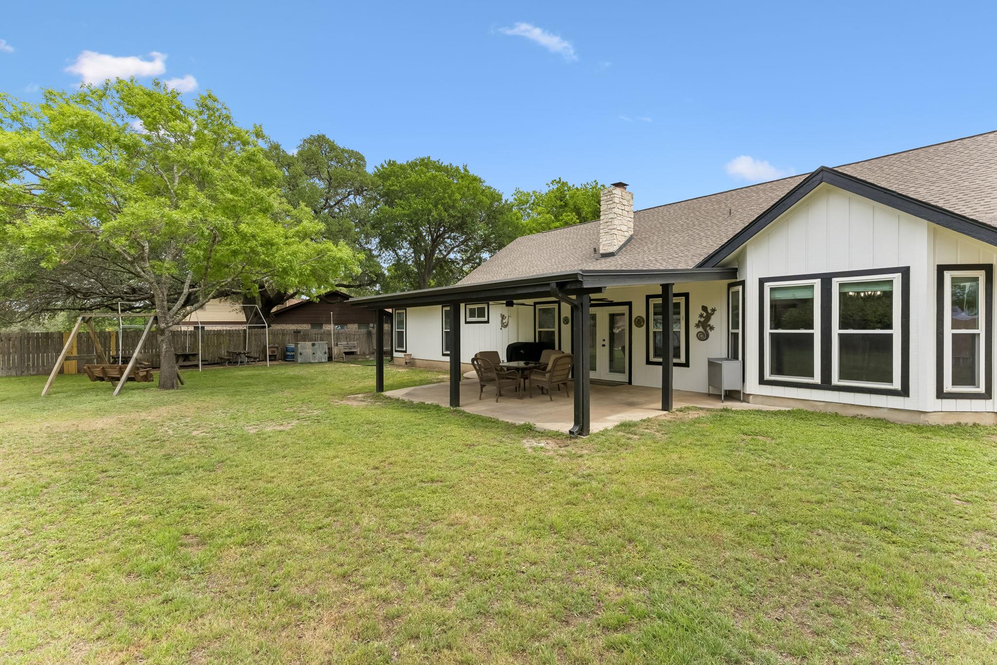 114 Cedar Dr, Mountain City, TX 78610