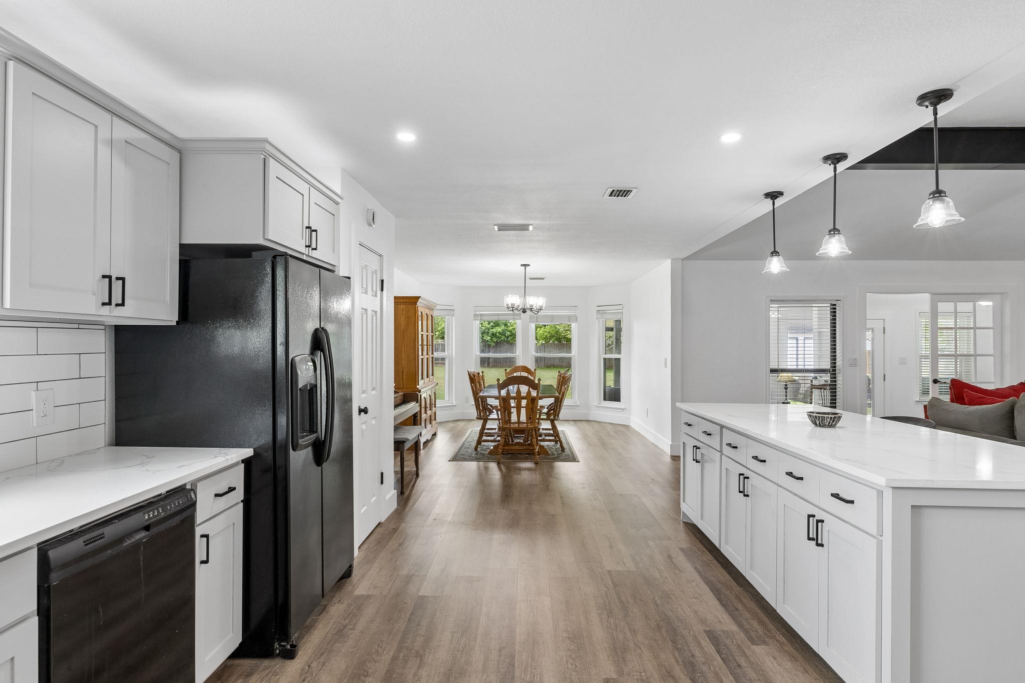 114 Cedar Dr, Mountain City, TX 78610