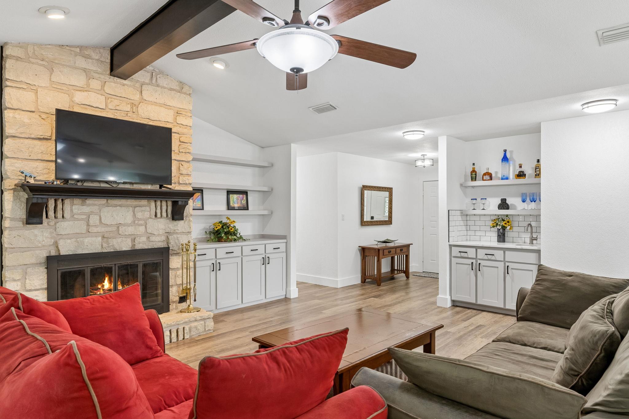 114 Cedar Dr, Mountain City, TX 78610