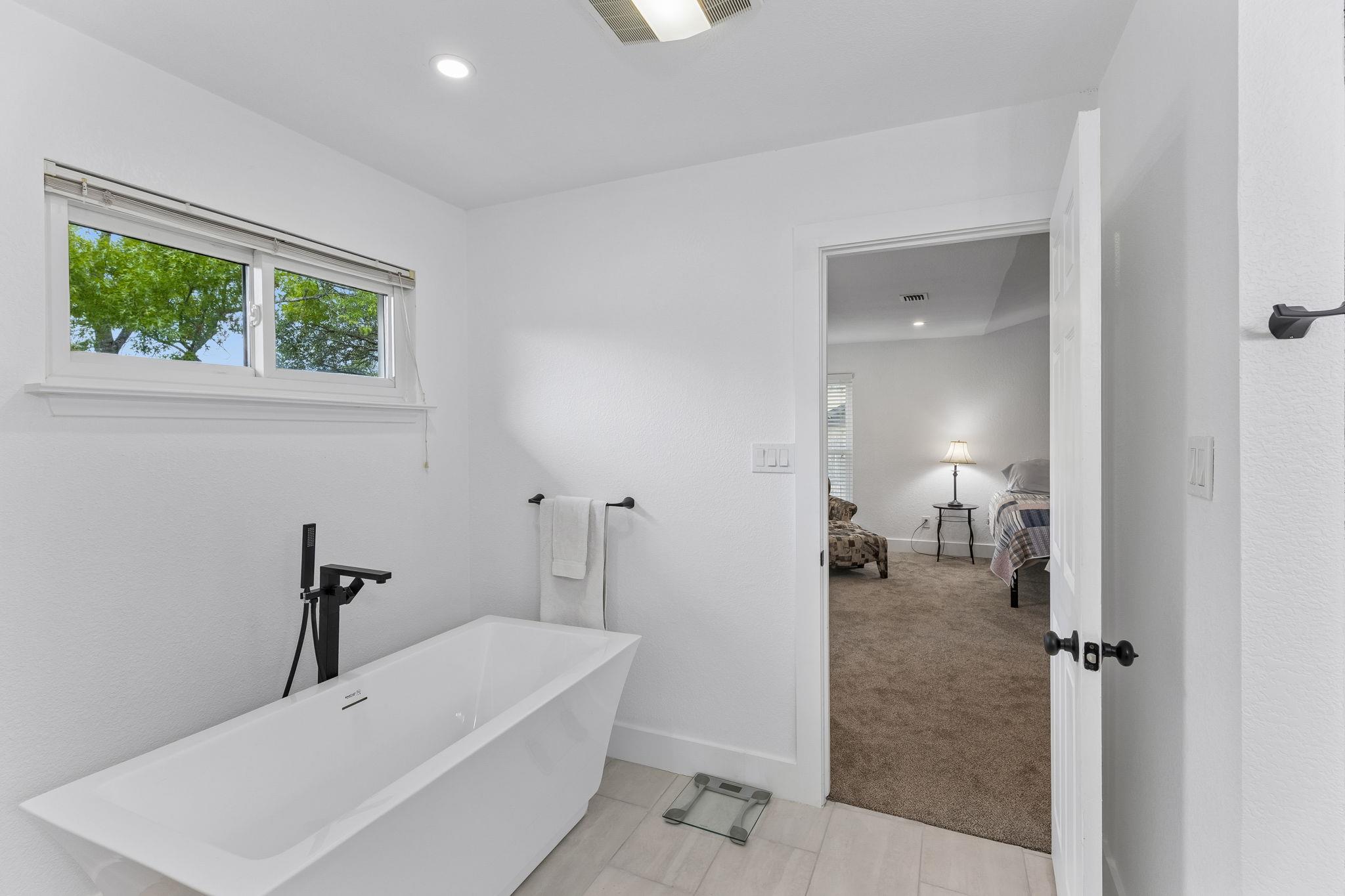 114 Cedar Dr, Mountain City, TX 78610