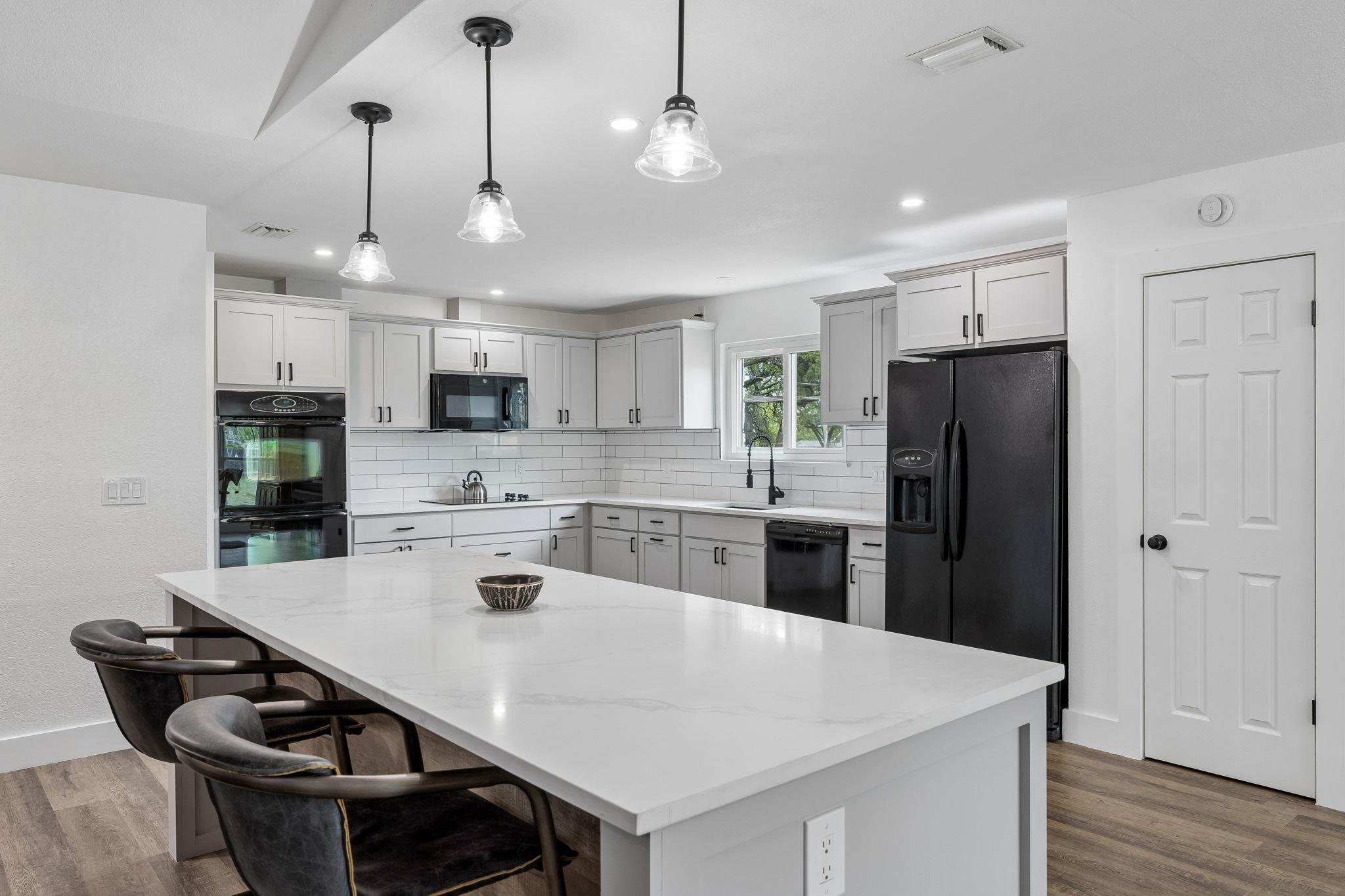 114 Cedar Dr, Mountain City, TX 78610