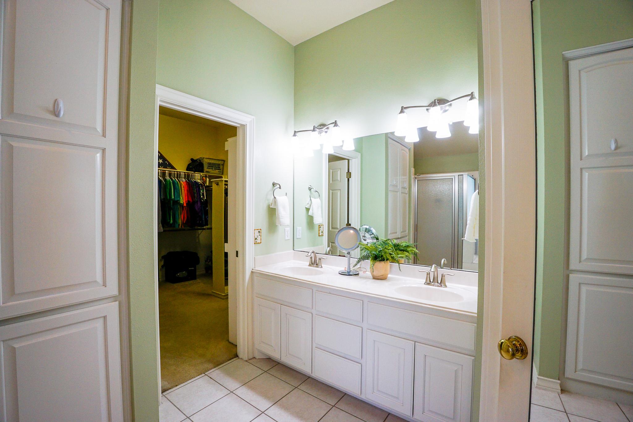 15825 CHATHAM WOOD Dr, Austin, TX 78717