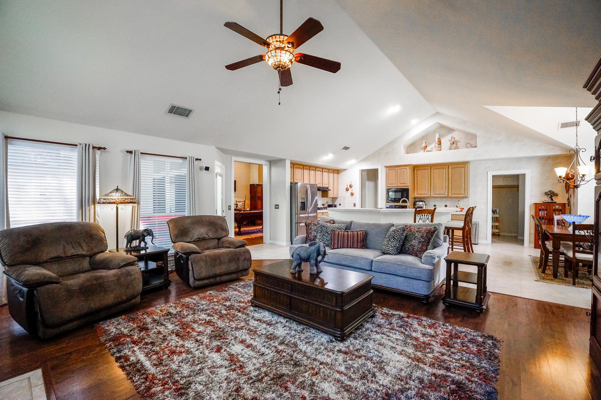 15825 CHATHAM WOOD Dr, Austin, TX 78717