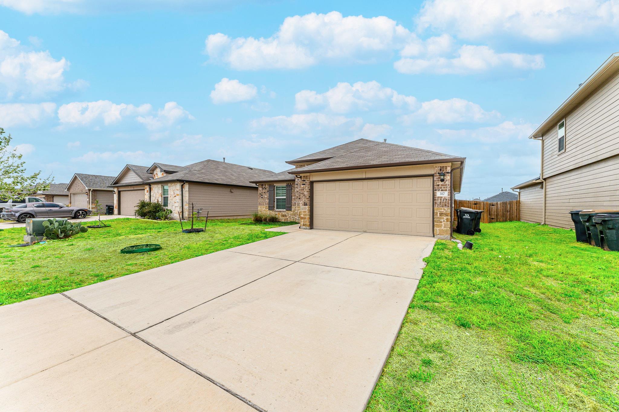 317 Lily Pond Trl, San Marcos, TX 78666