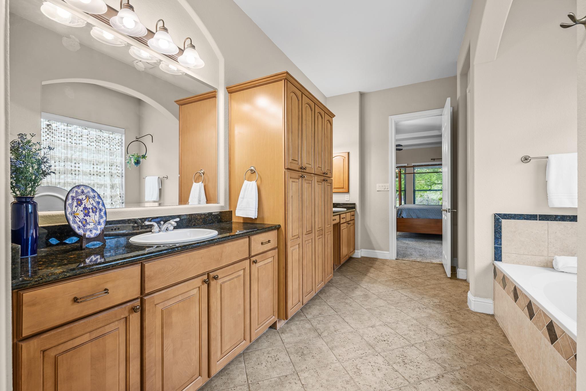 6112 Laguna Cliff Ln, Austin, TX 78734