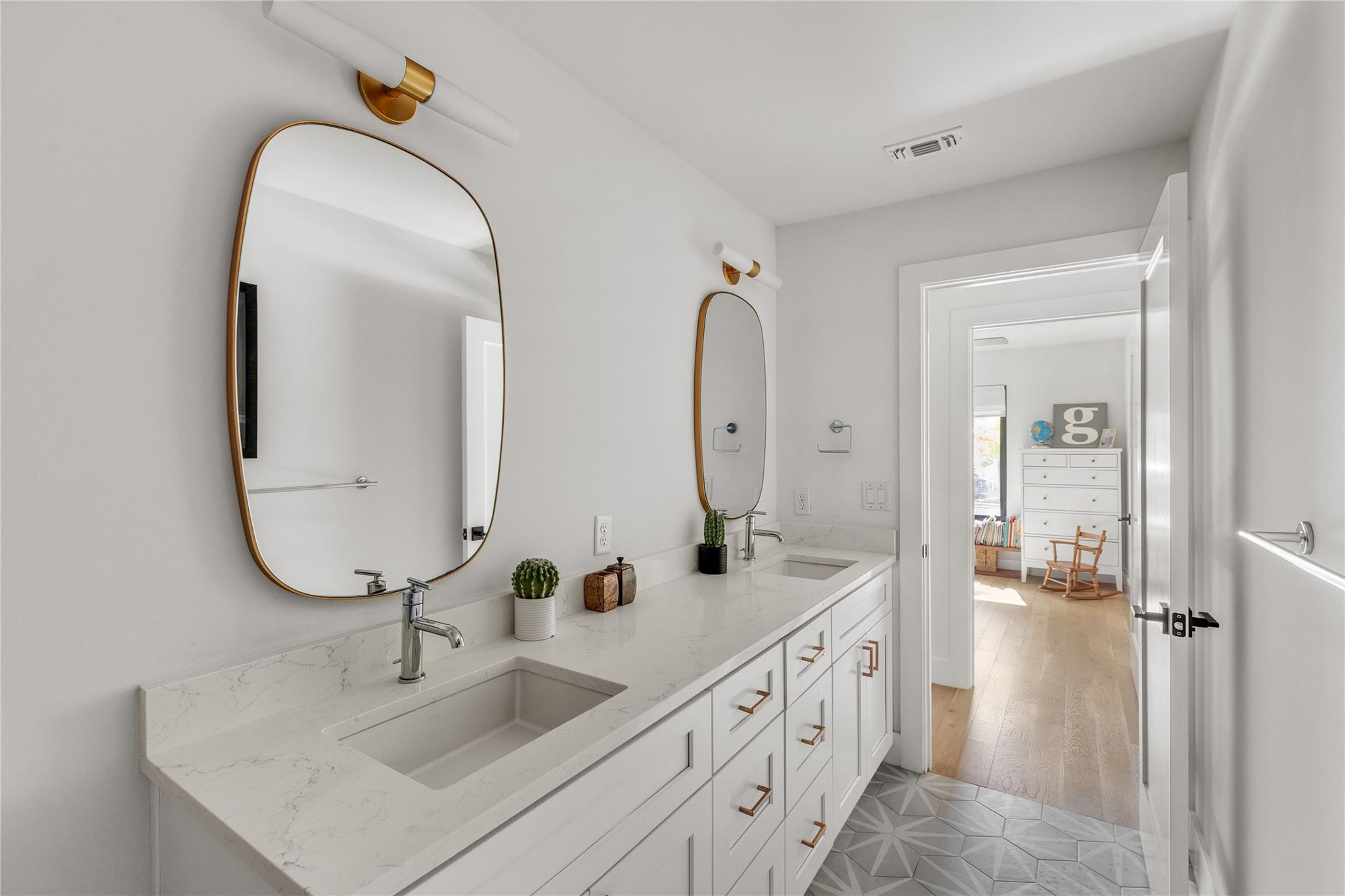 6704 Hardy Dr, Austin, TX 78757