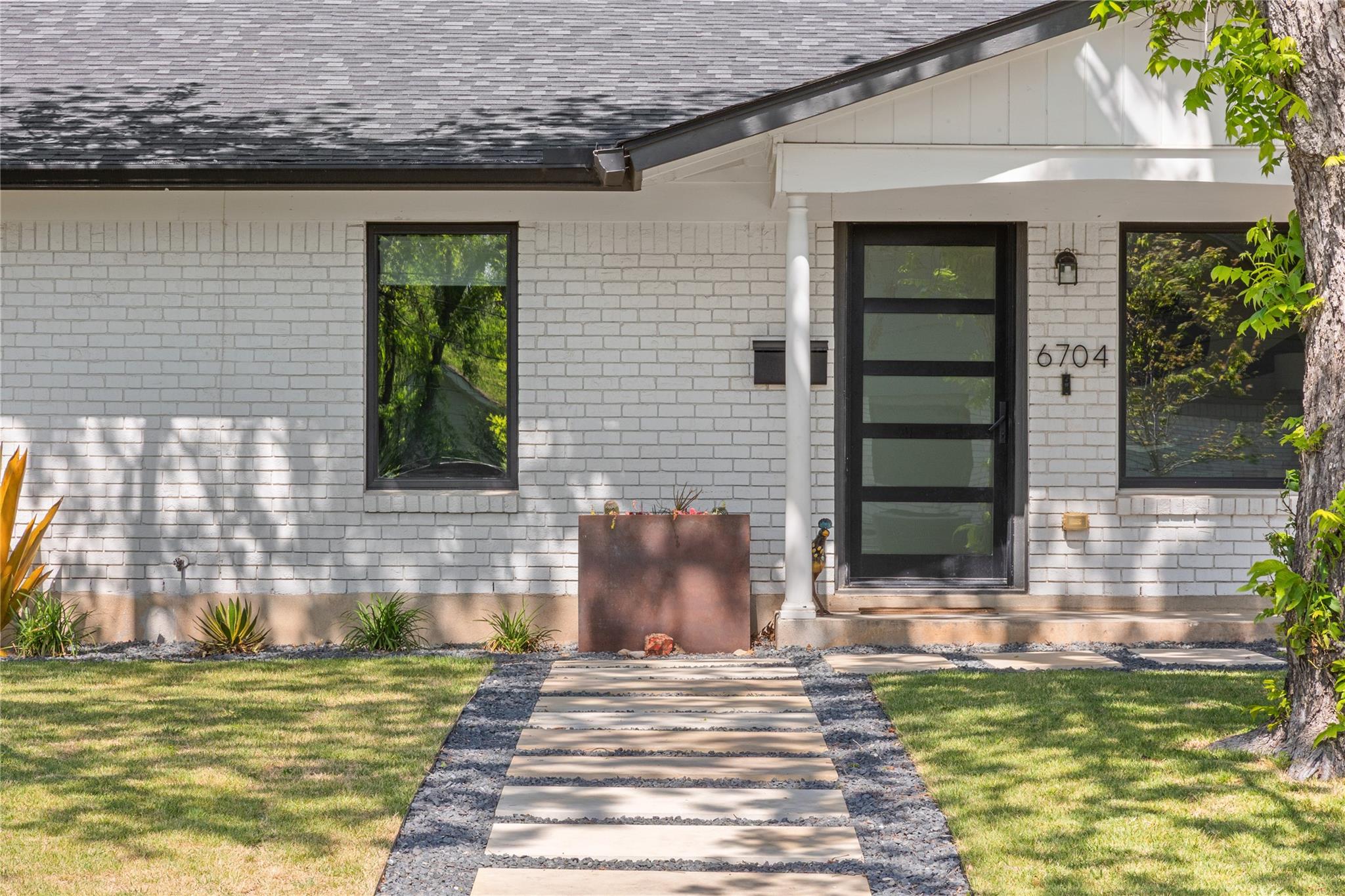 6704 Hardy Dr, Austin, TX 78757