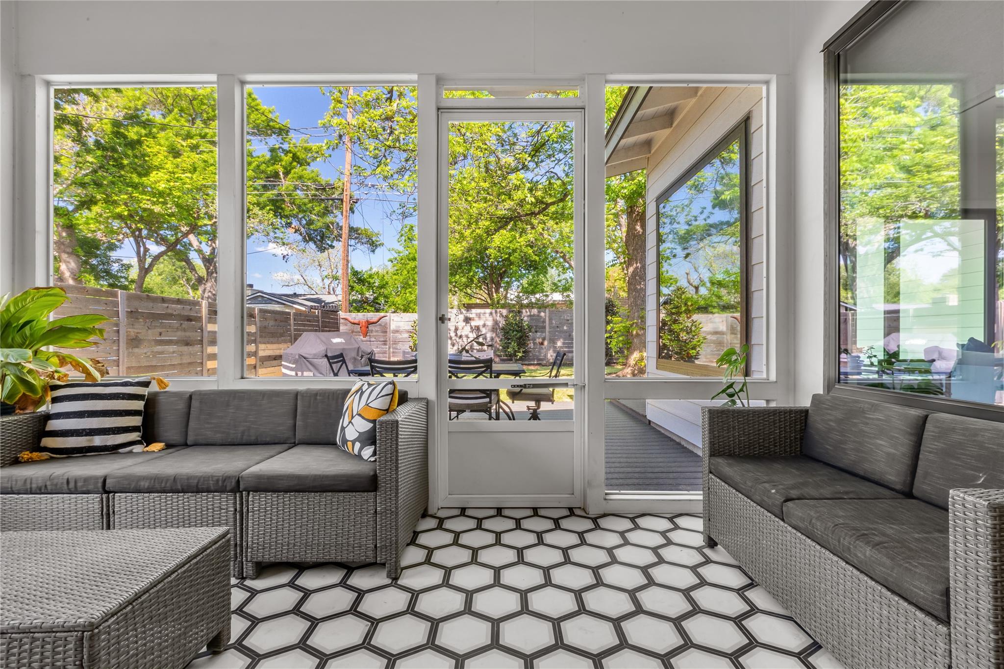 6704 Hardy Dr, Austin, TX 78757