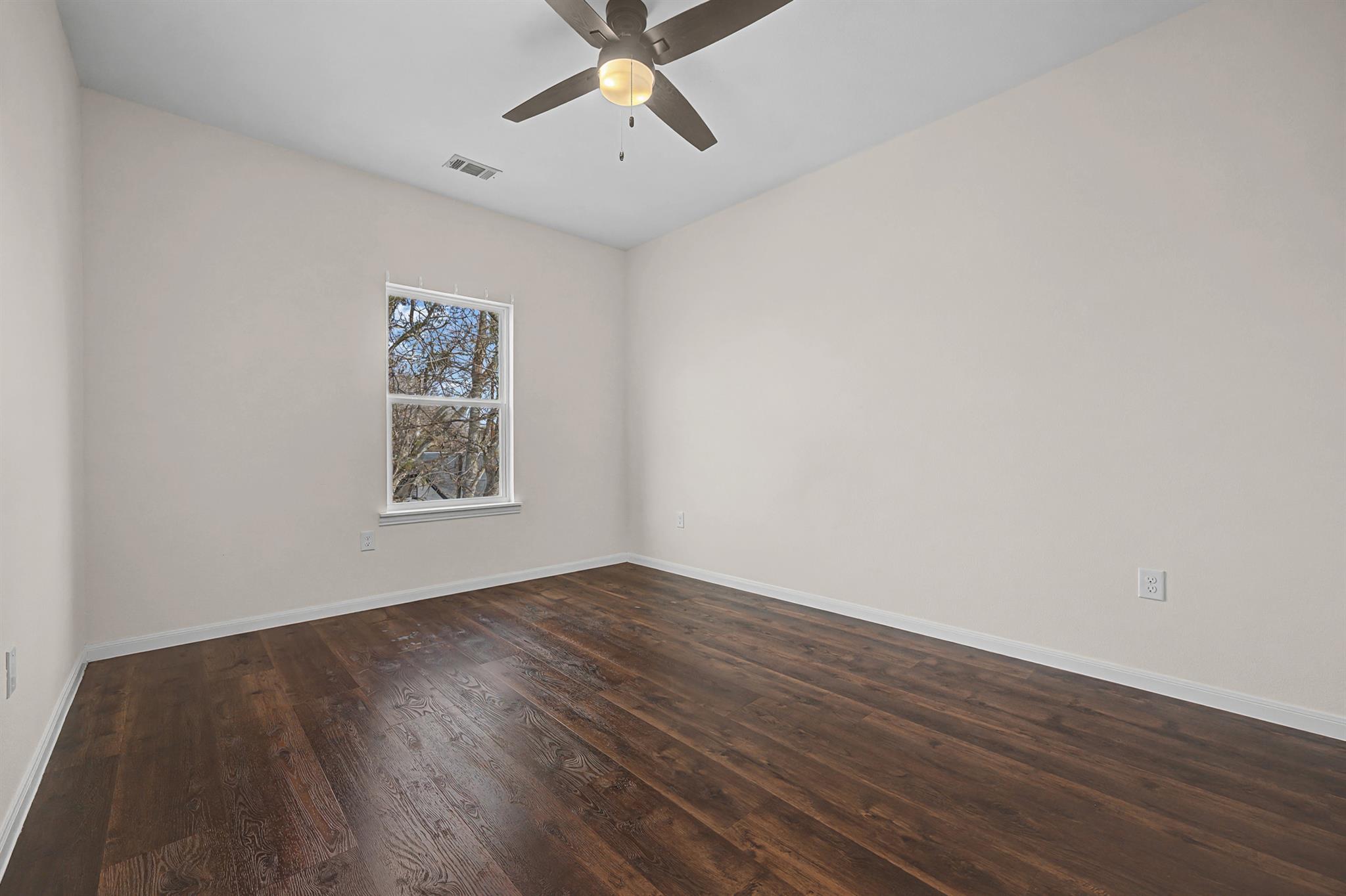 803 4th St, Lockhart, TX 78644