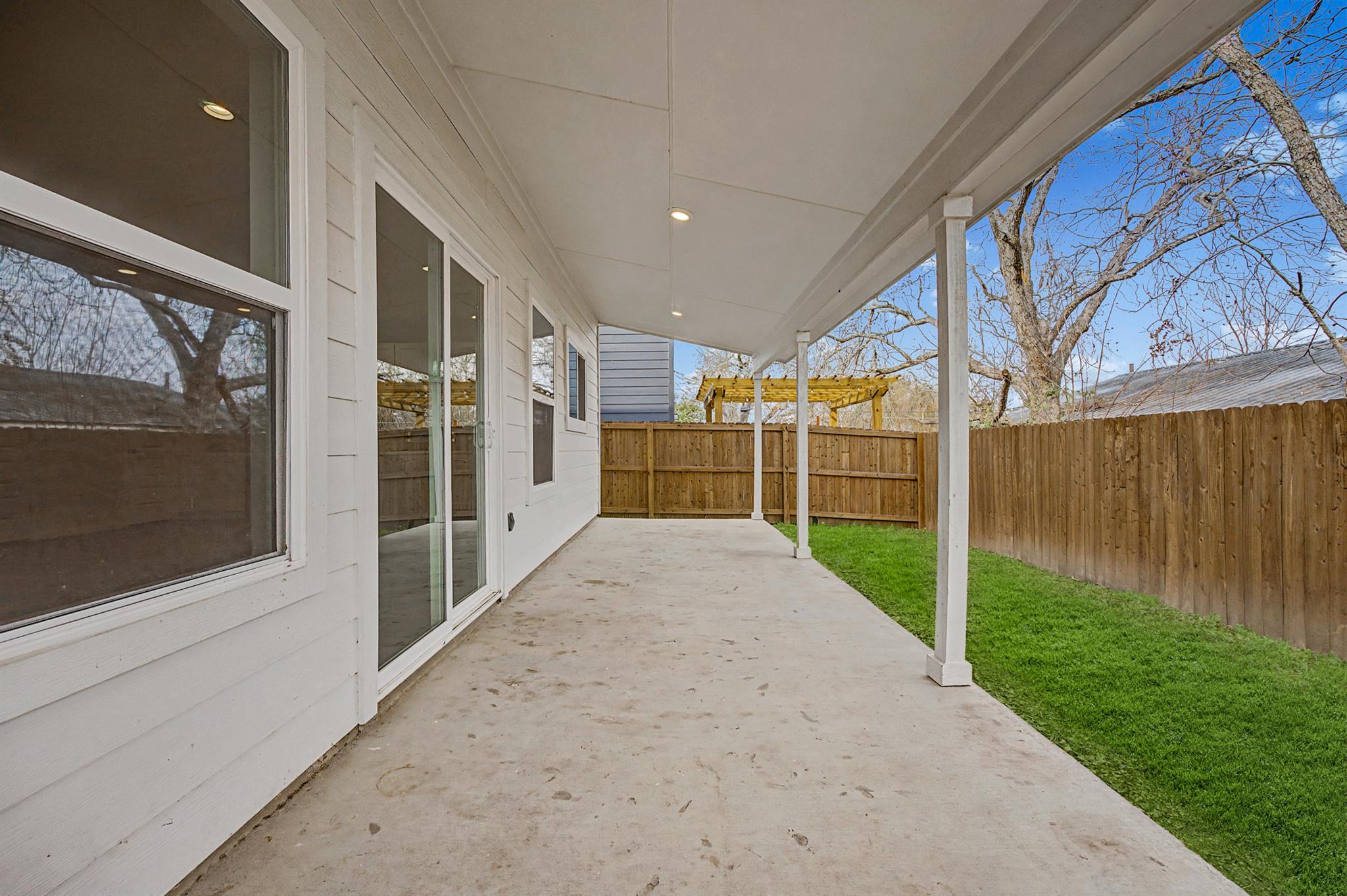 803 4th St, Lockhart, TX 78644