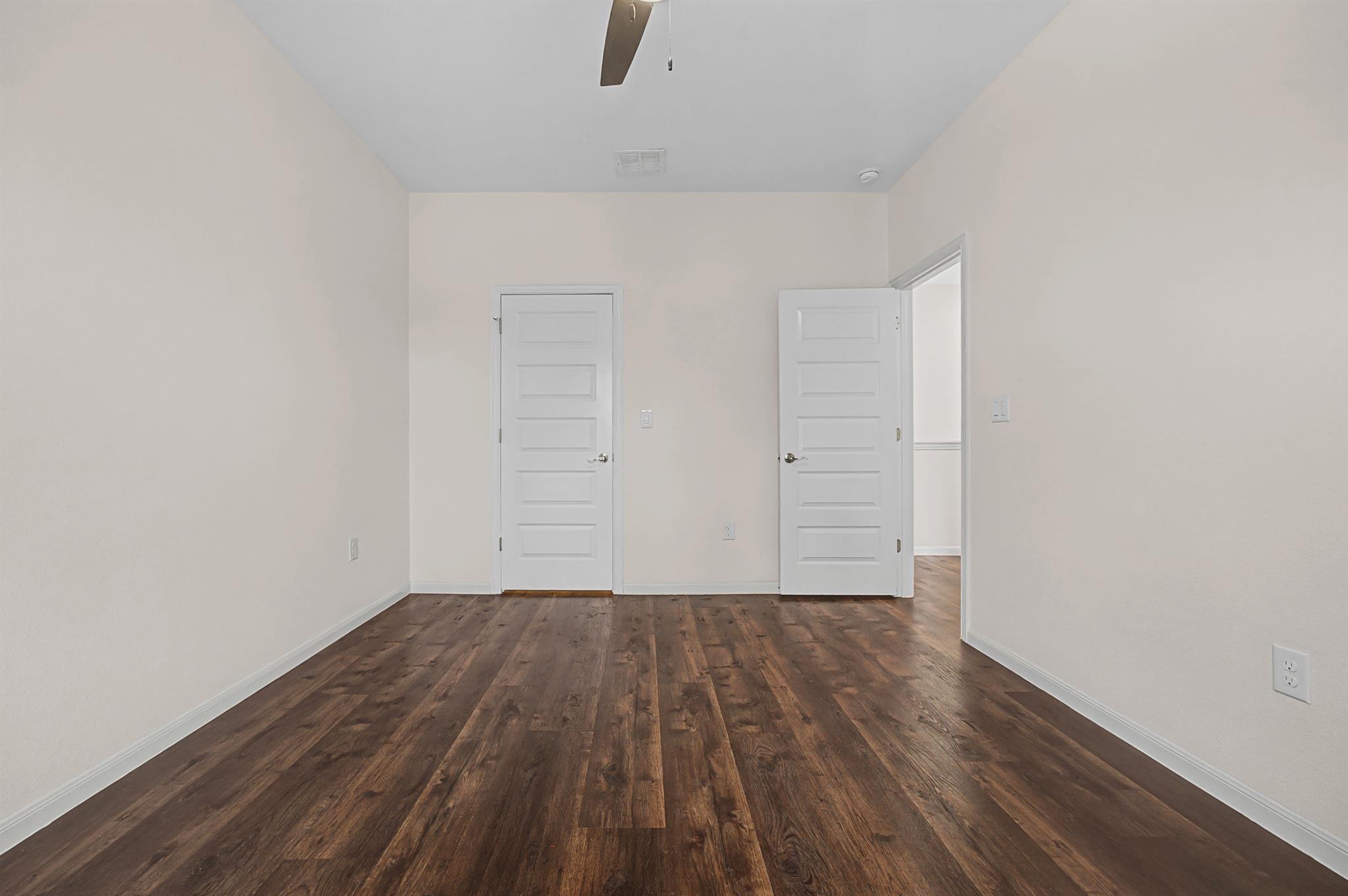 803 4th St, Lockhart, TX 78644