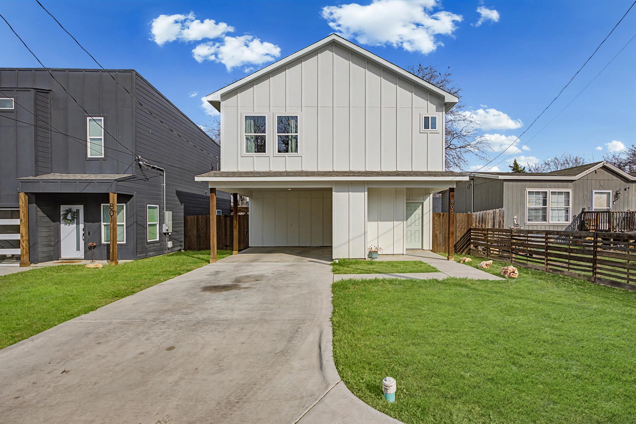 803 4th St, Lockhart, TX 78644