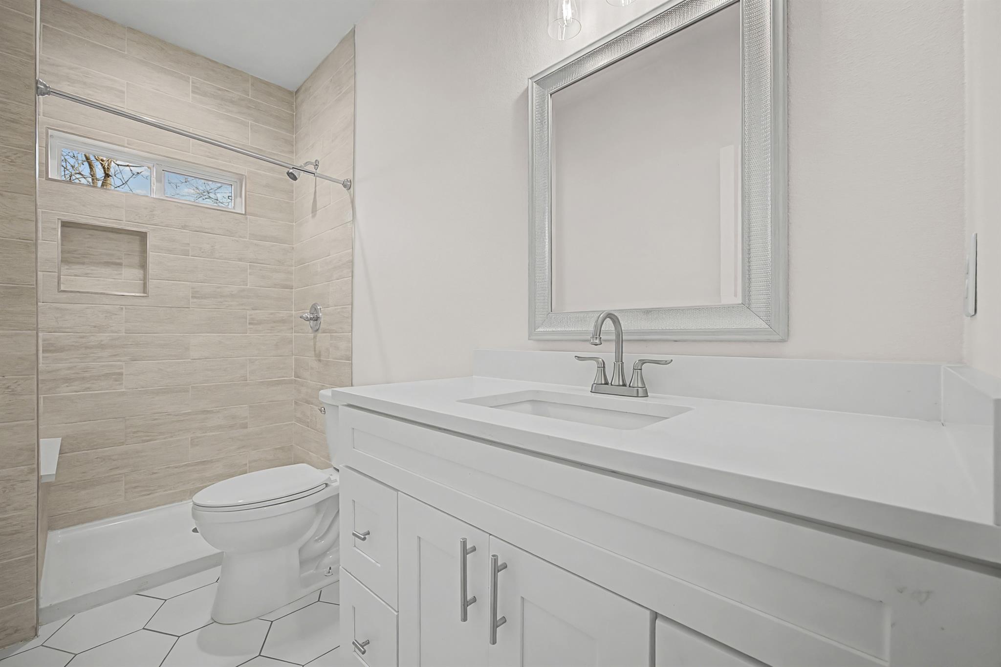 803 4th St, Lockhart, TX 78644