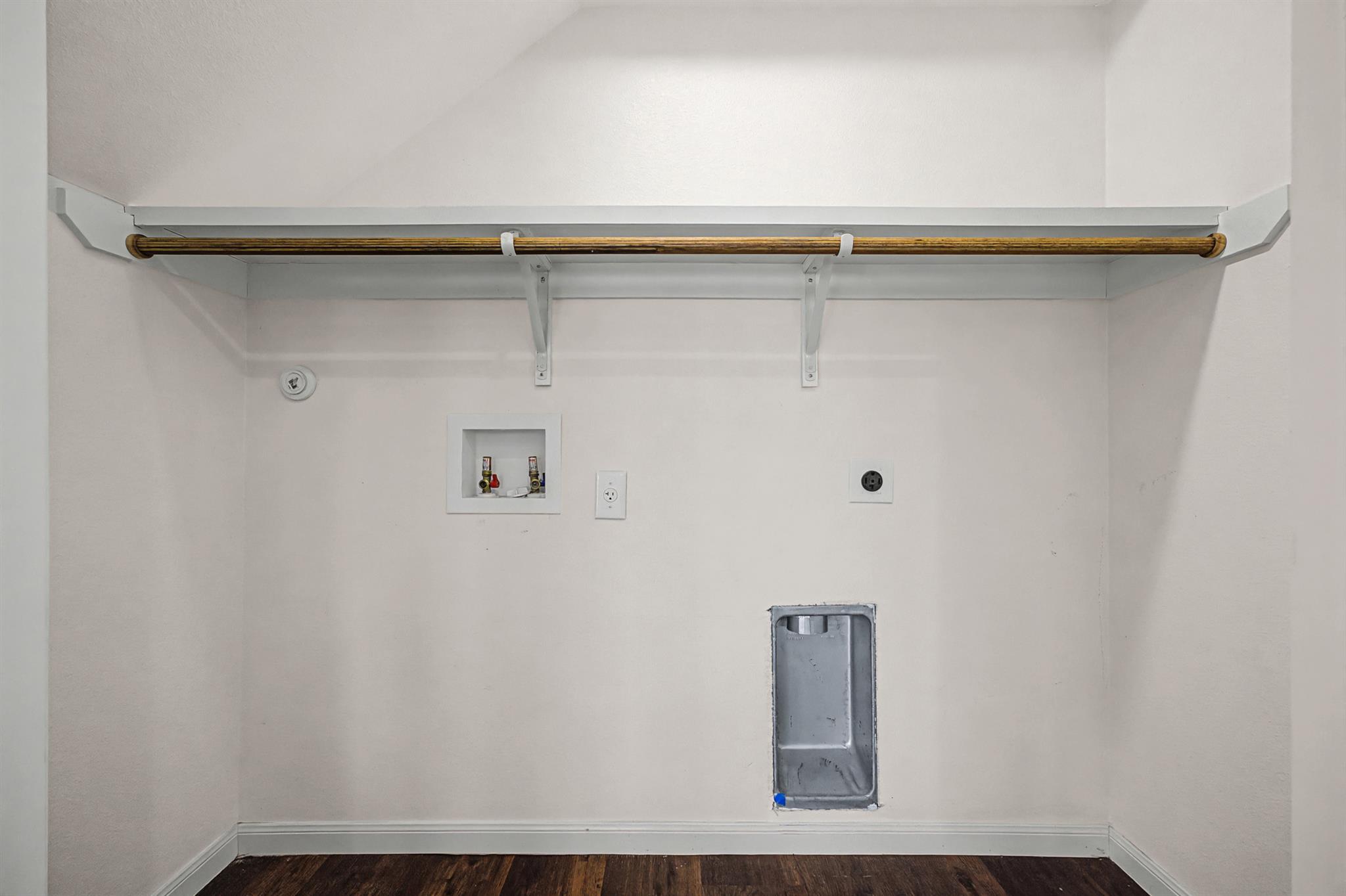 803 4th St, Lockhart, TX 78644