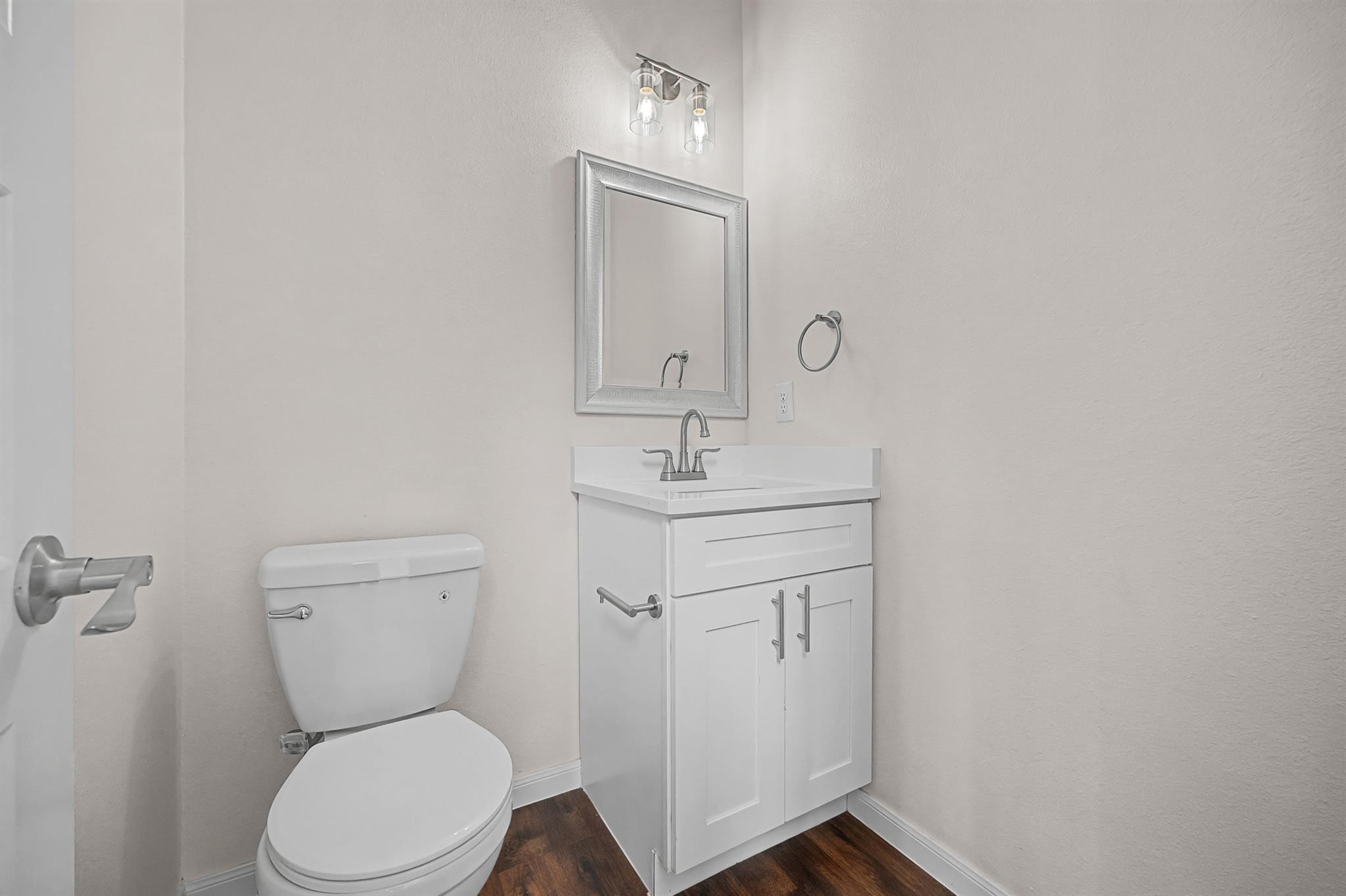 803 4th St, Lockhart, TX 78644