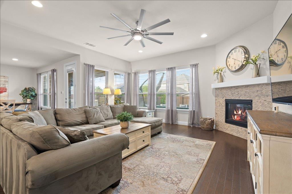 1620 Dusty Bnd, Leander, TX 78641