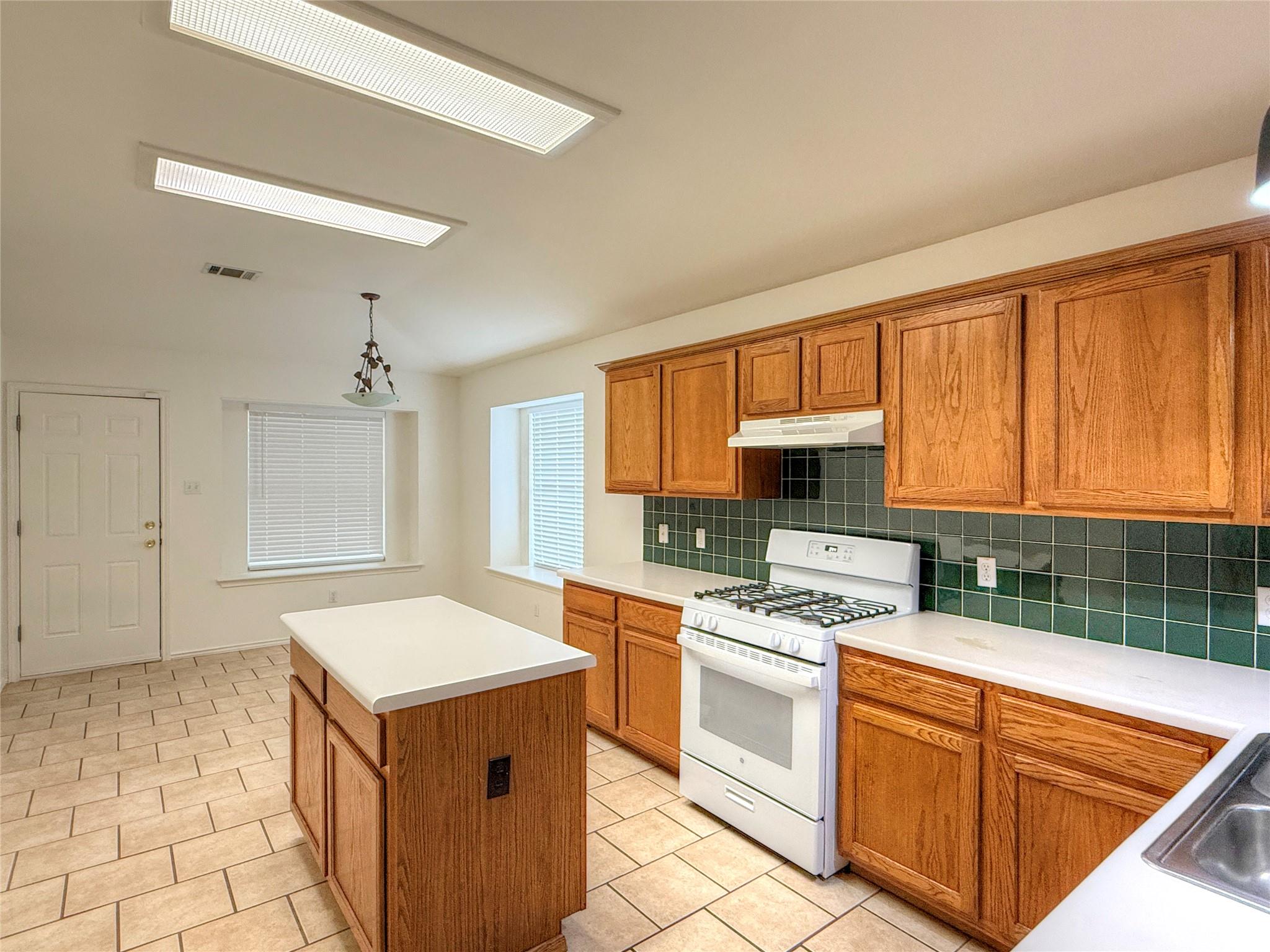 700 House Creek St, Leander, TX 78641