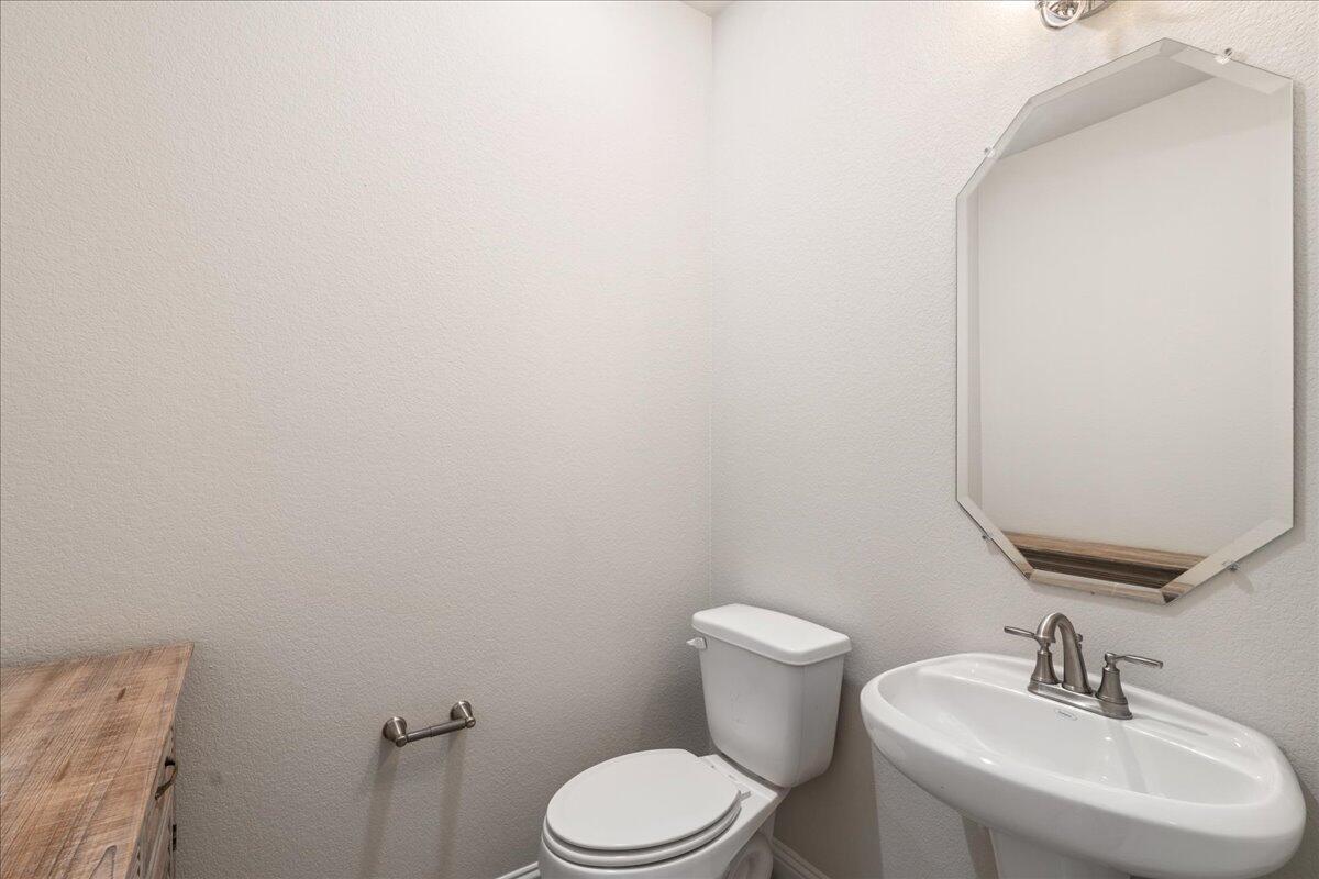 108 Strata Dr, Liberty Hill, TX 78642