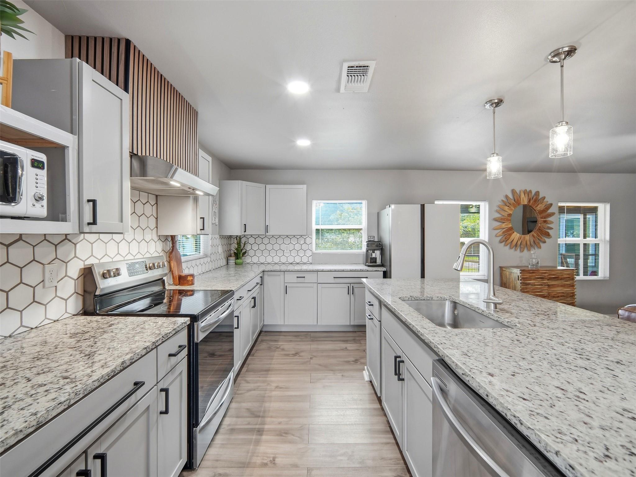 700 9th St St, Blanco, TX 78606