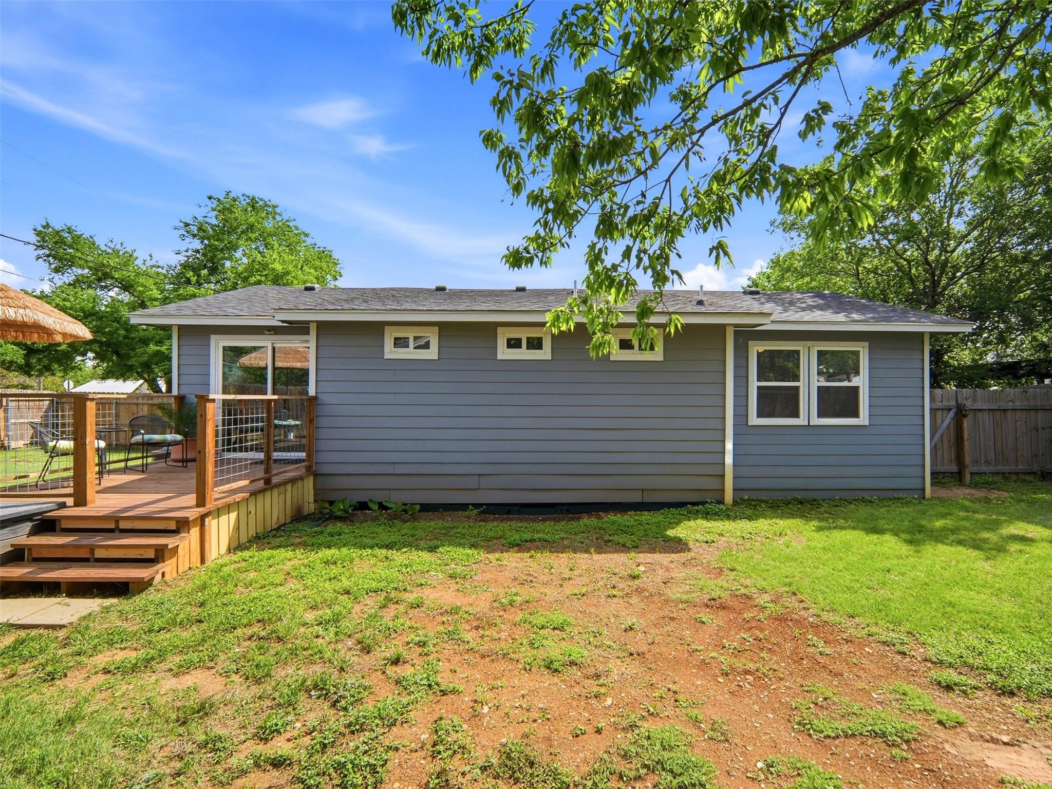 700 9th St St, Blanco, TX 78606