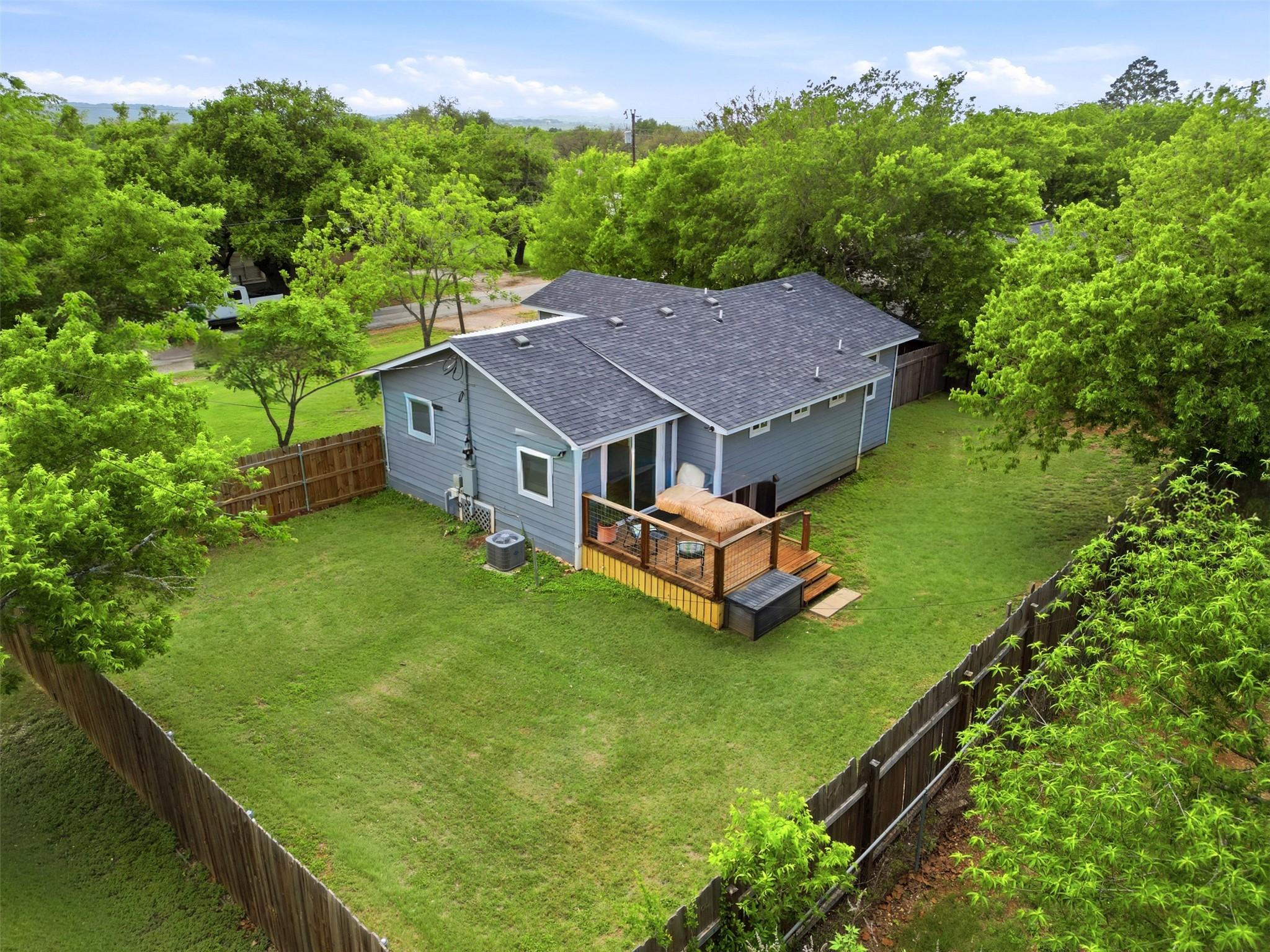 700 9th St St, Blanco, TX 78606